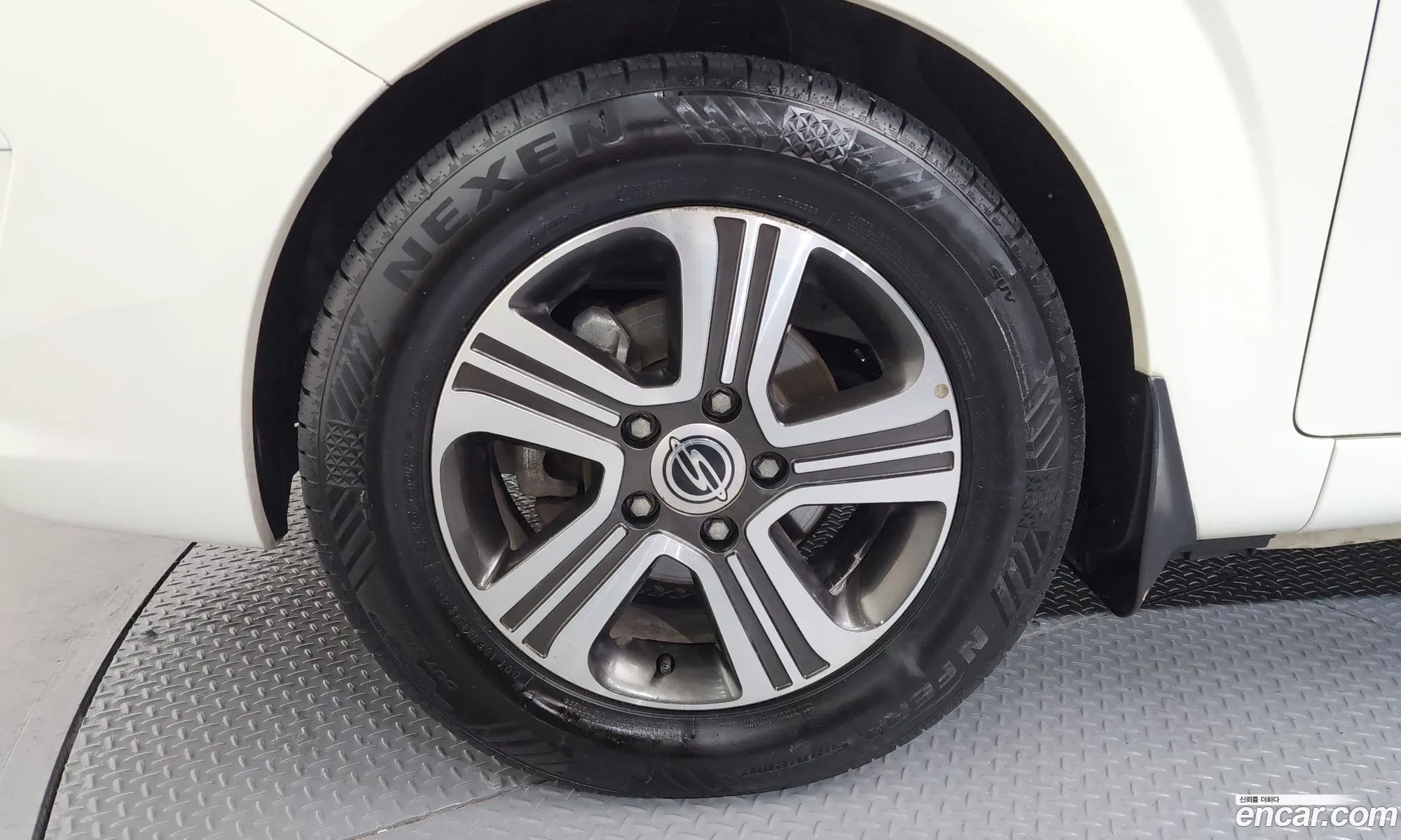 KG Mobility (SsangYong) Korando Turismo 2014 — 5