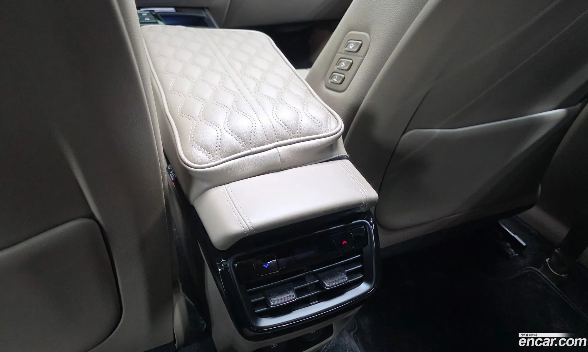 Kia K8 2023 KNAM241BBPA048902 — 4