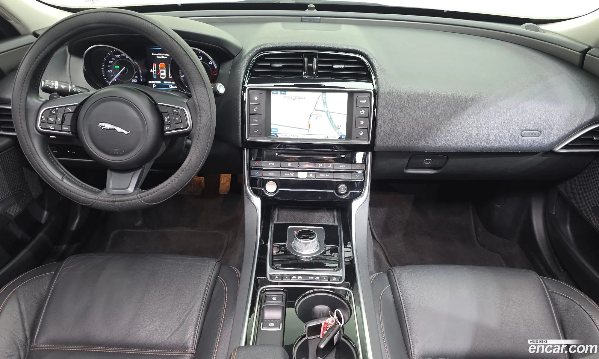 Jaguar XE 2016 — 6