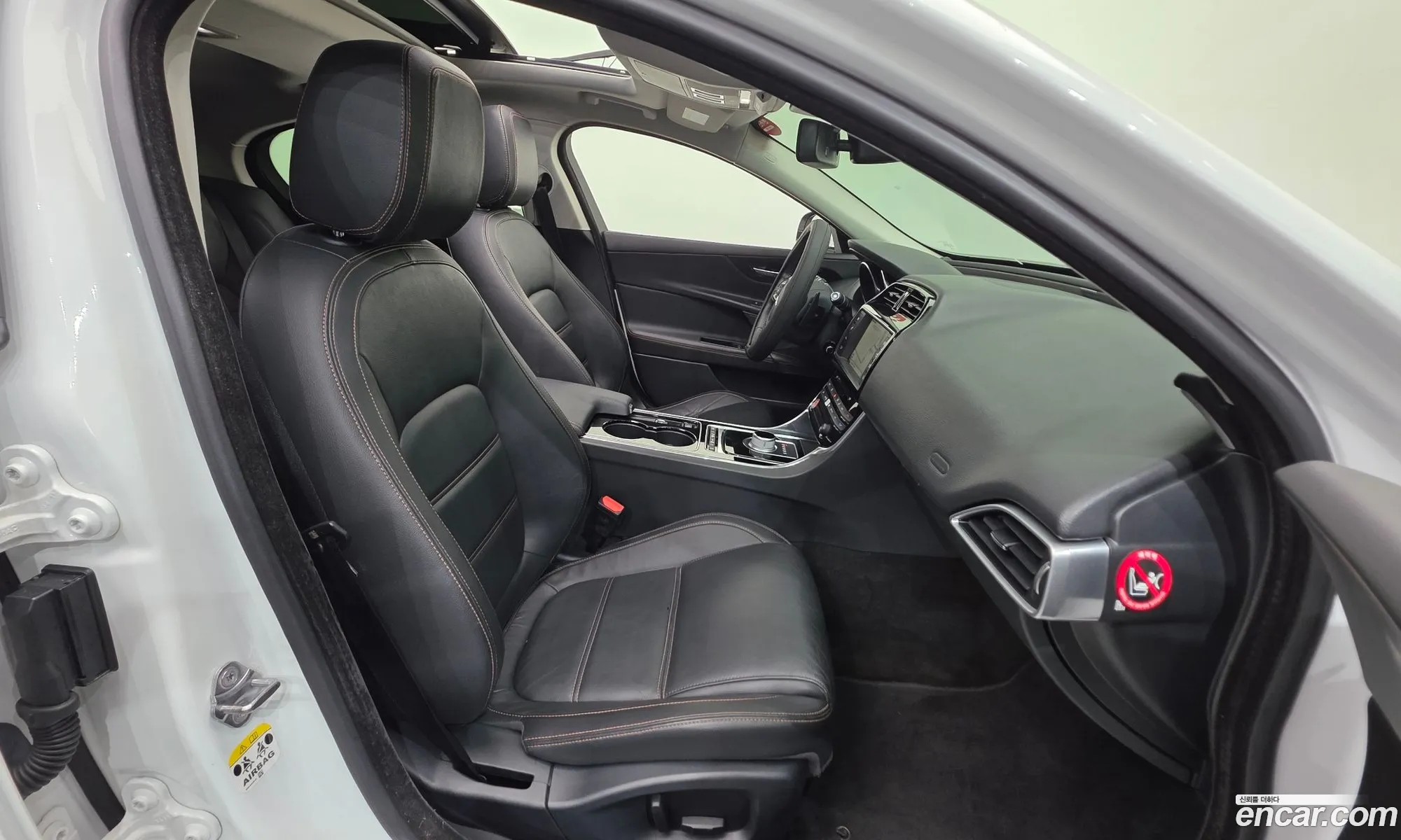 Jaguar XE 2016 — 17
