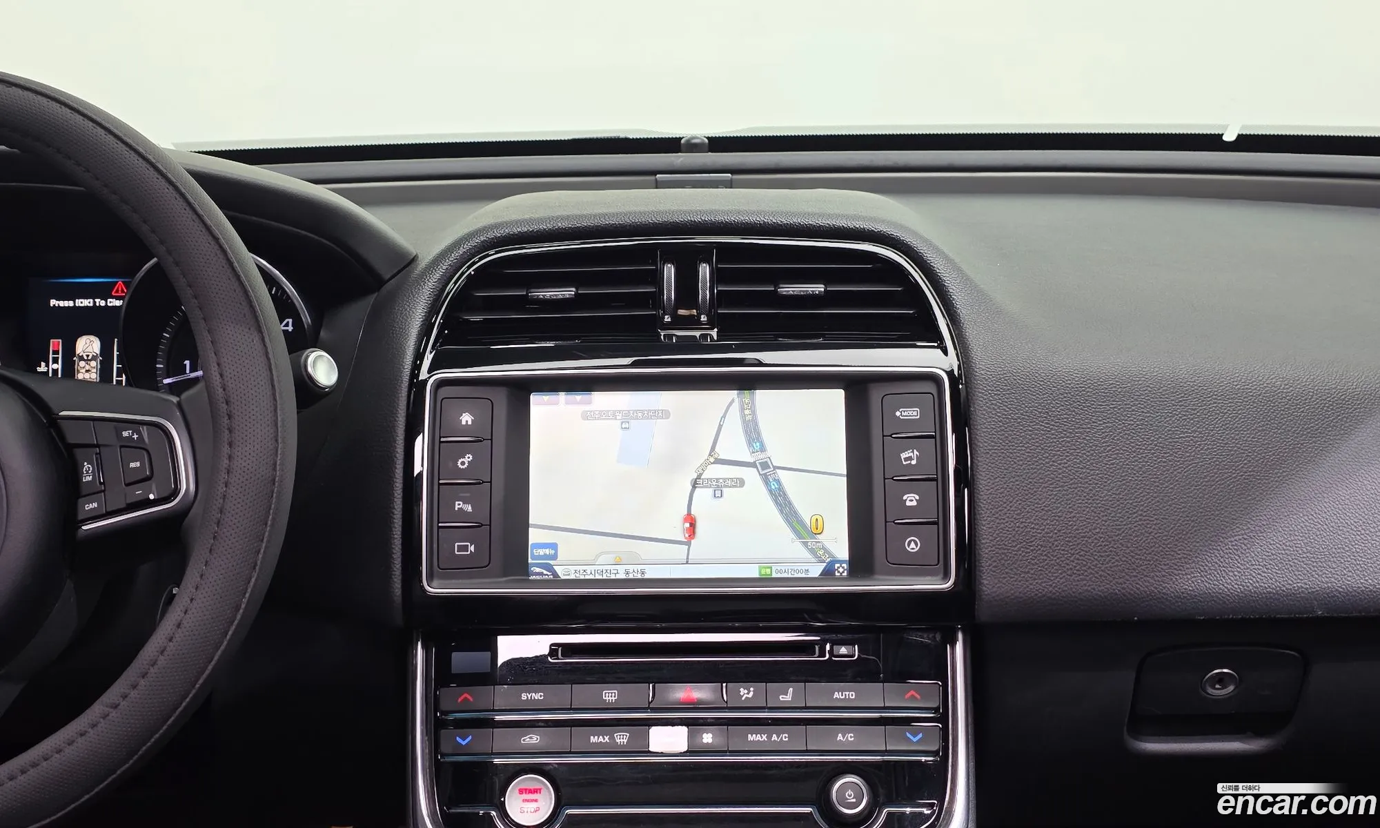 Jaguar XE 2016 — 18