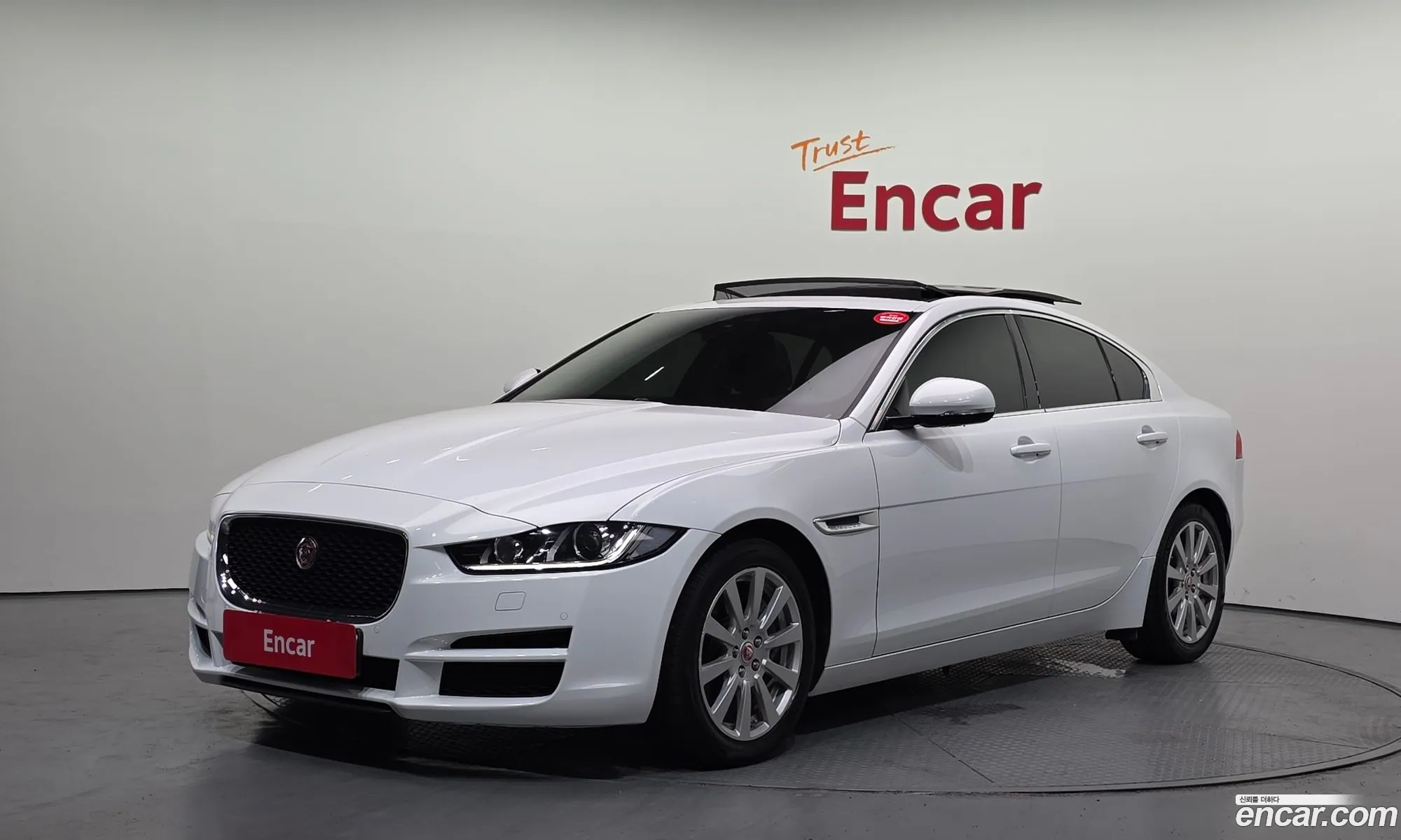 Jaguar XE 2016 — 14