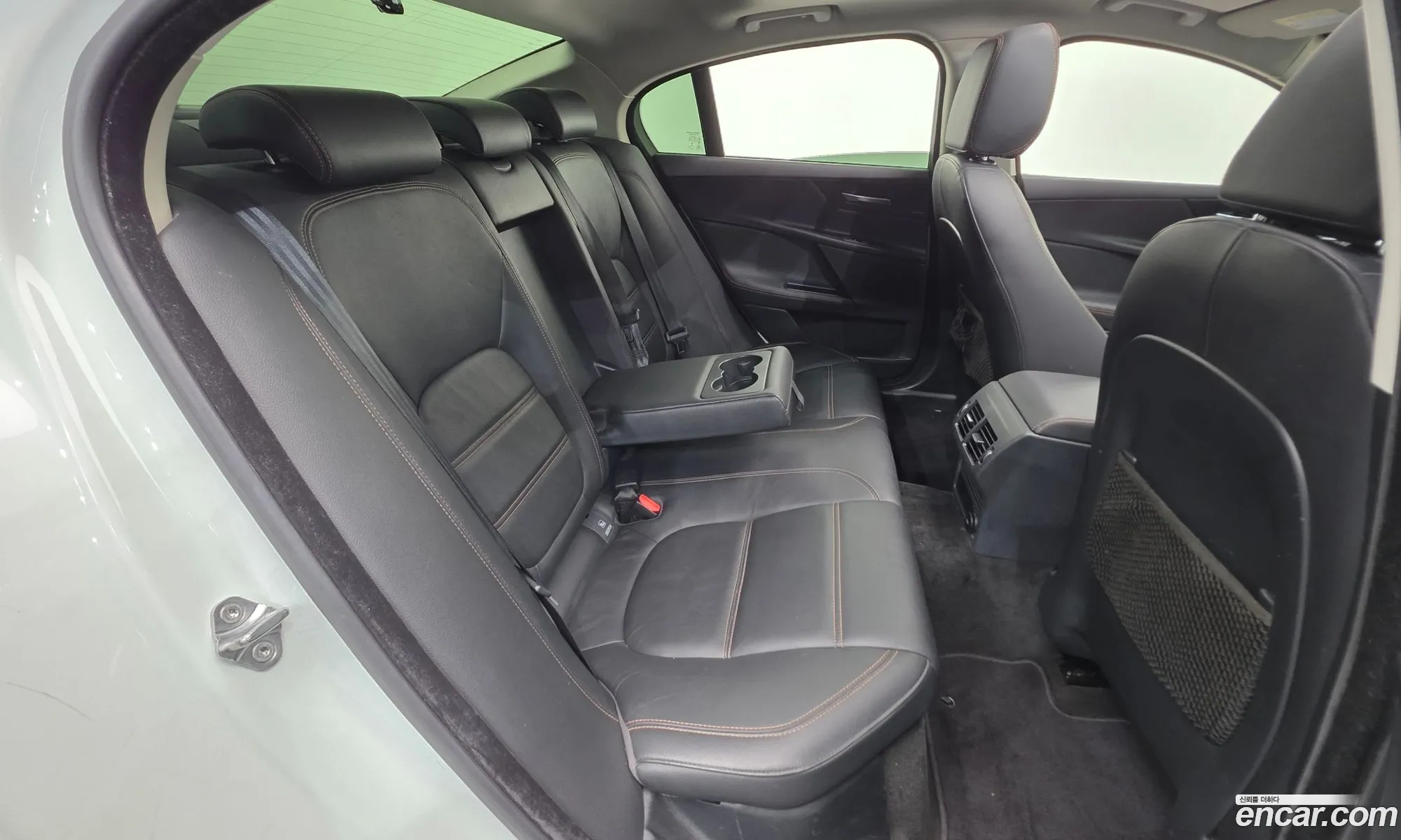 Jaguar XE 2016 — 16