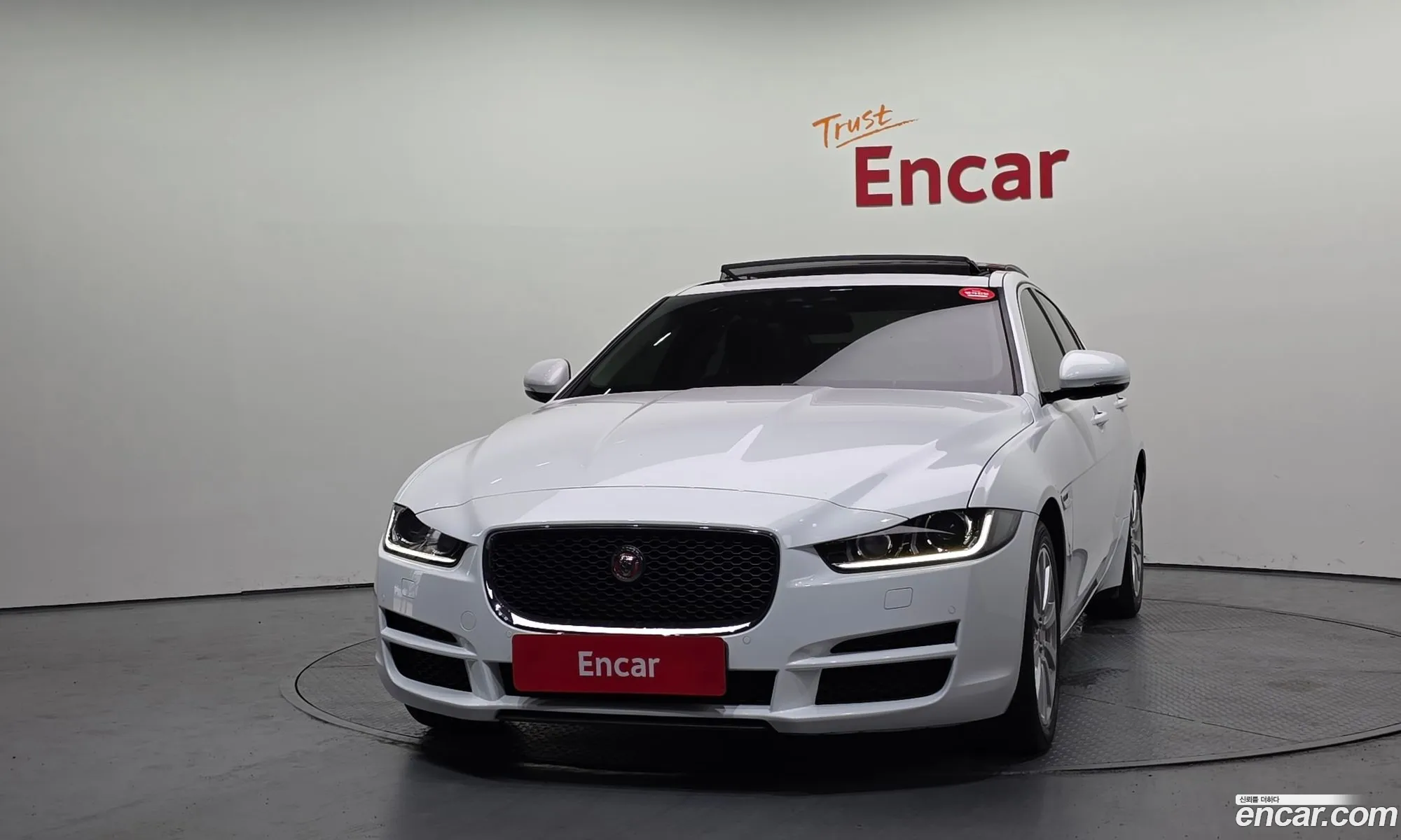 Jaguar XE 2016 — 3