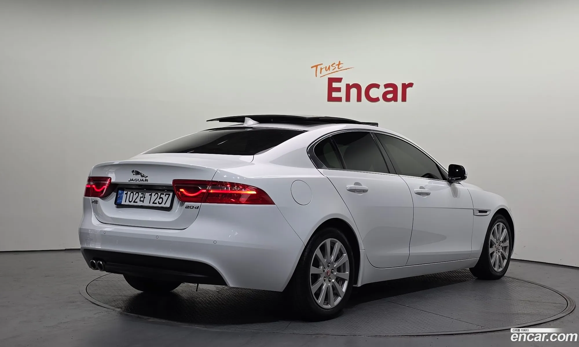 Jaguar XE 2016 — 8