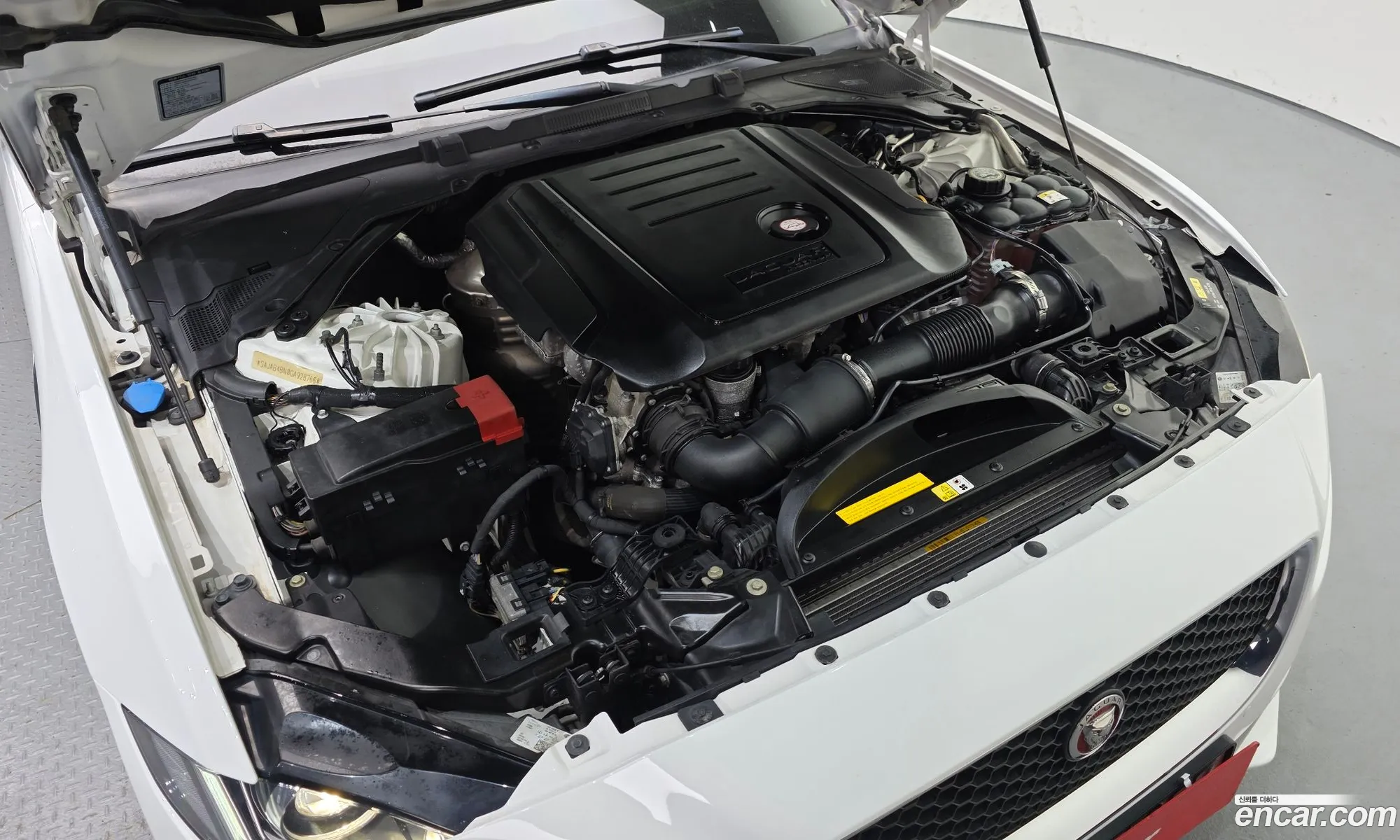 Jaguar XE 2016 — 7