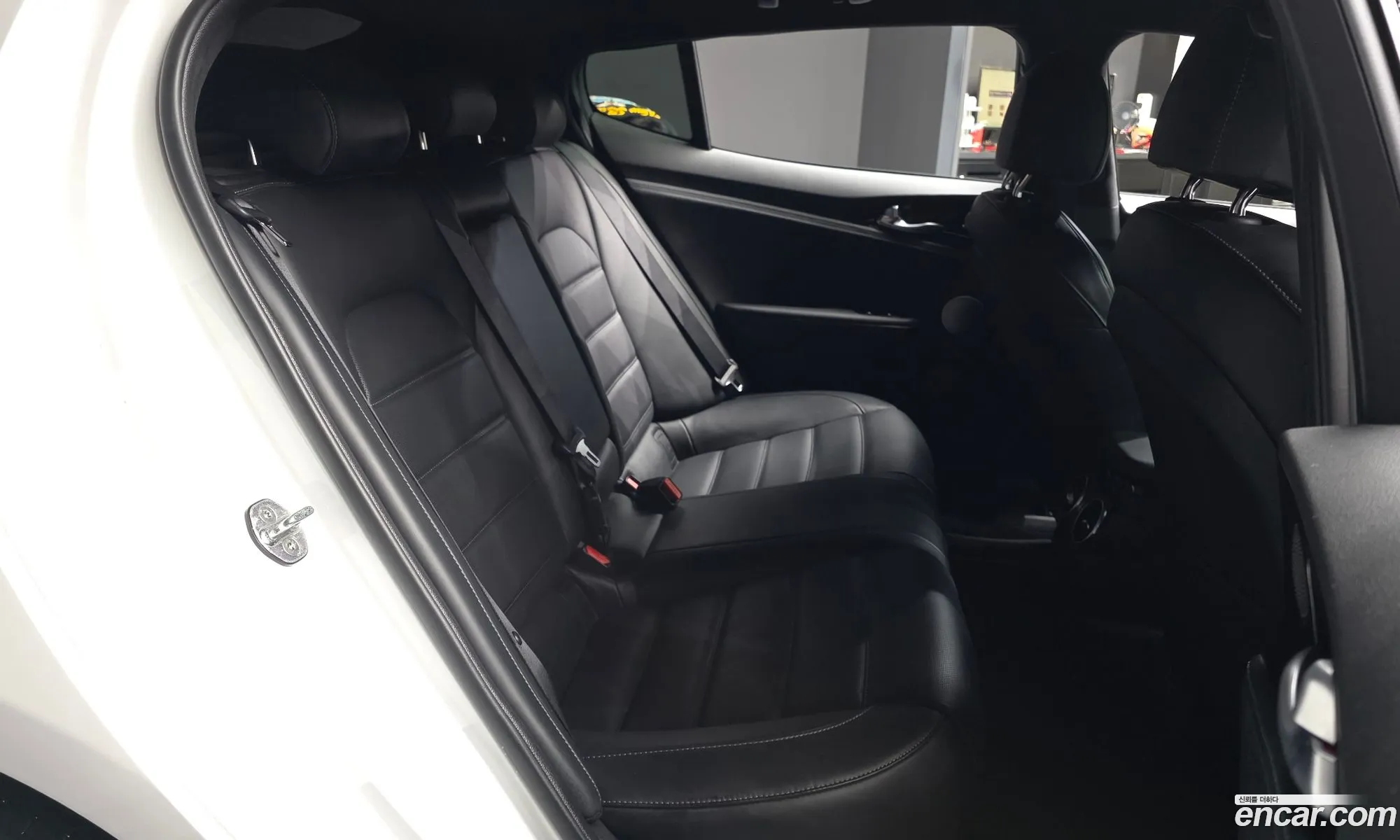 Kia Stinger 2017 KNAE351ADJS005691 — 3
