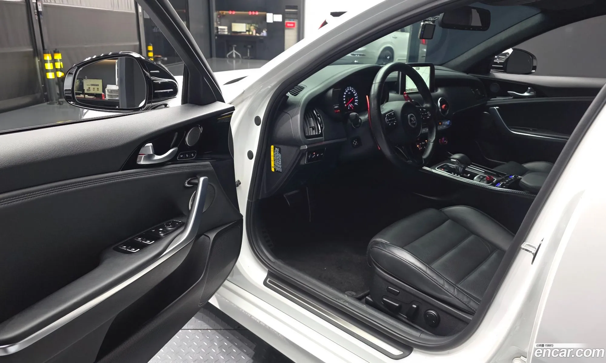Kia Stinger 2017 KNAE351ADJS005691 — 32
