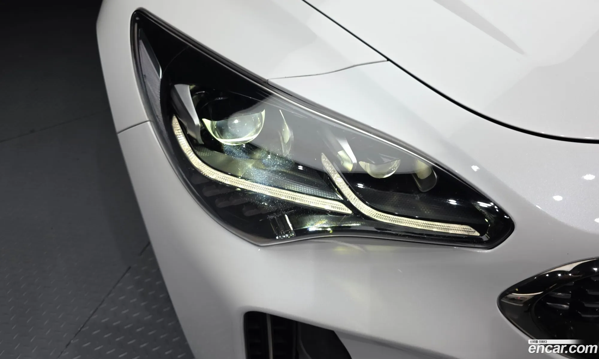 Kia Stinger 2017 KNAE351ADJS005691 — 16