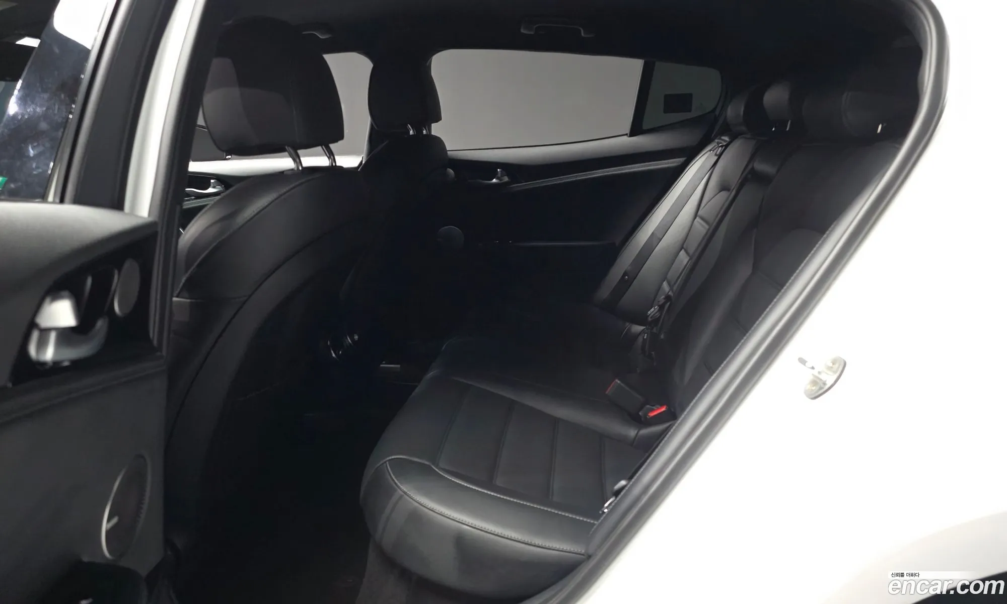 Kia Stinger 2017 KNAE351ADJS005691 — 31