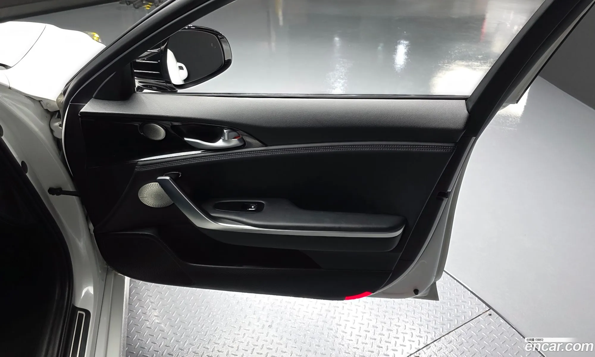 Kia Stinger 2017 KNAE351ADJS005691 — 19