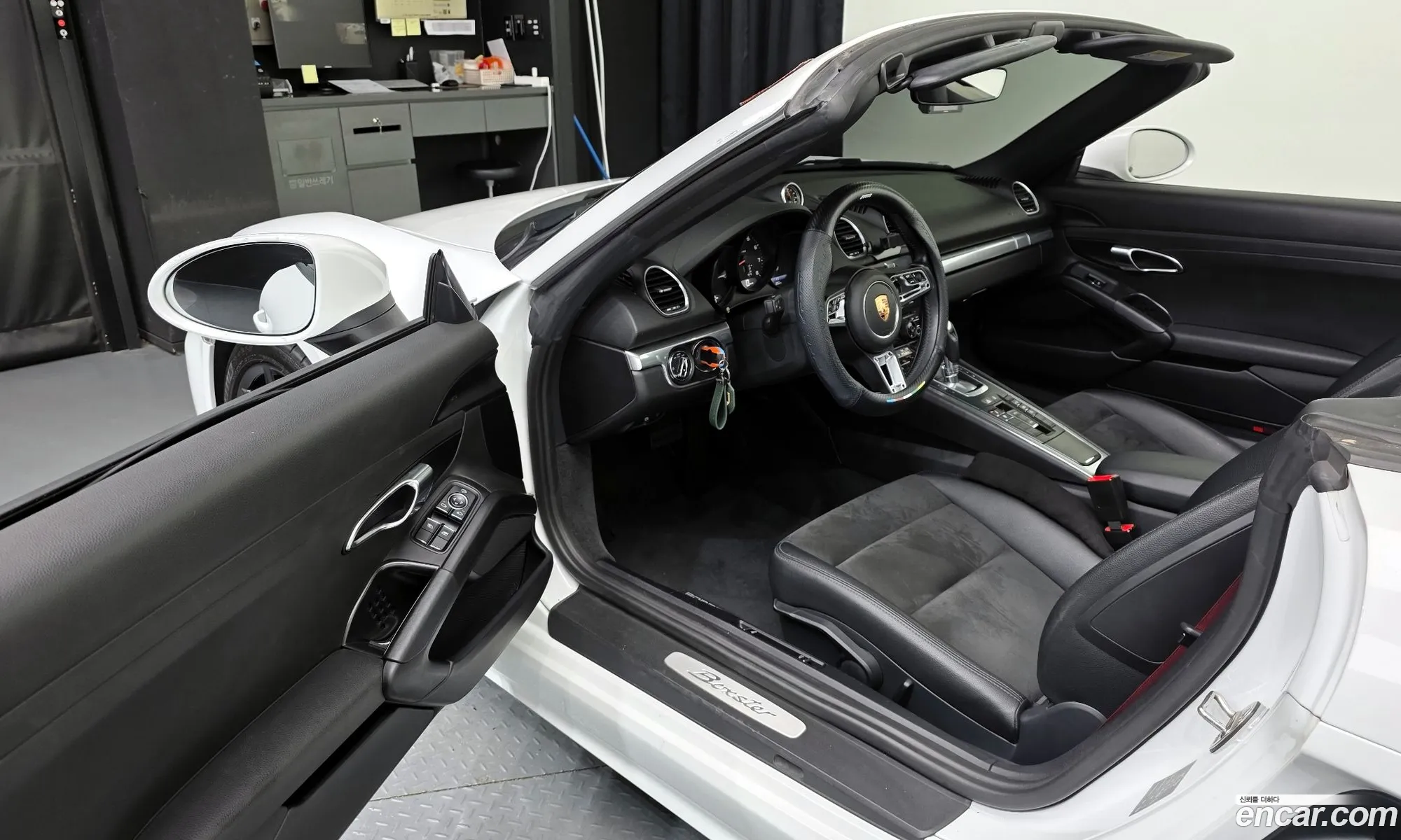 Porsche 718 Boxster 2019 WP0CA2982KS211674 — 3