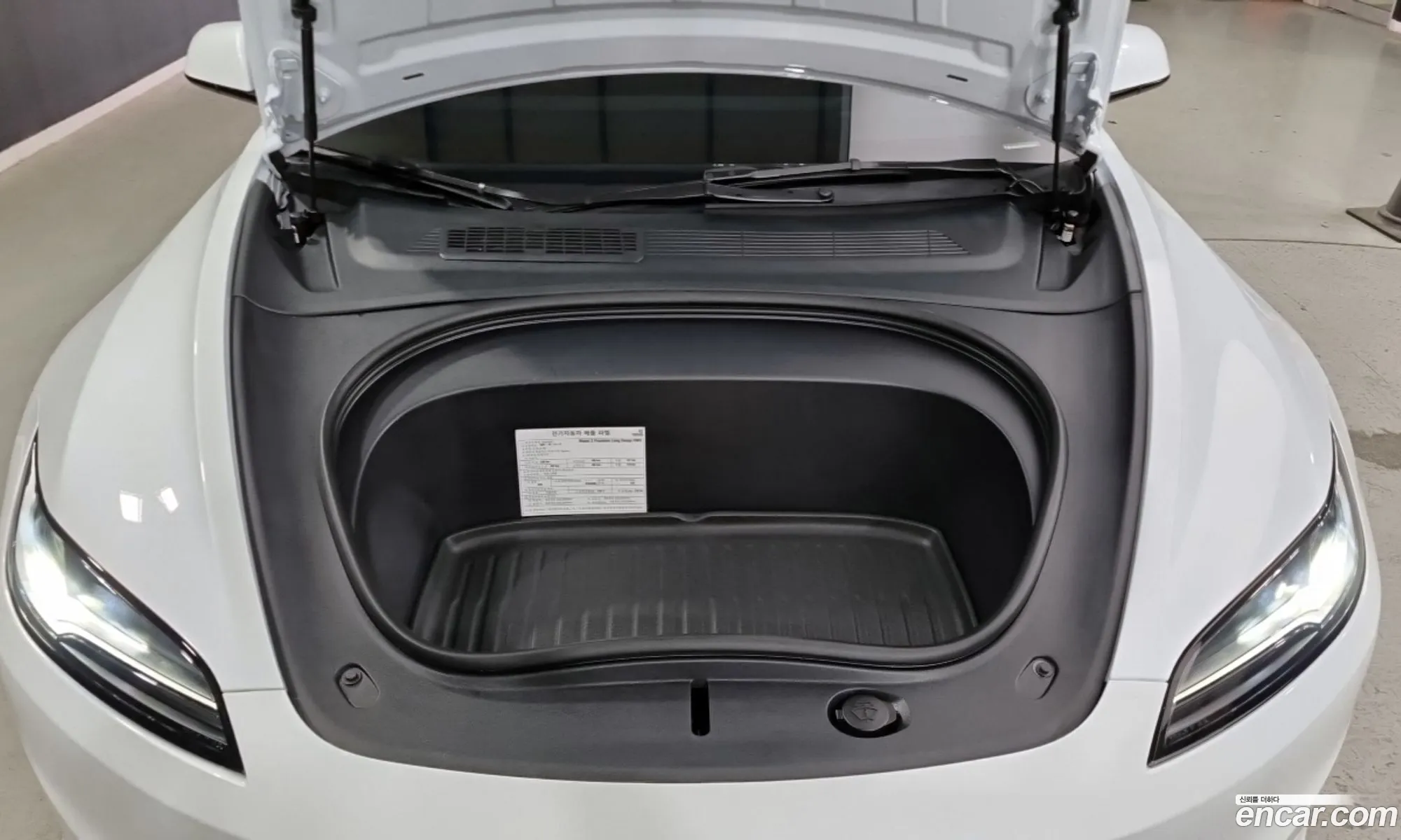 Tesla Model 3 2026 — 6