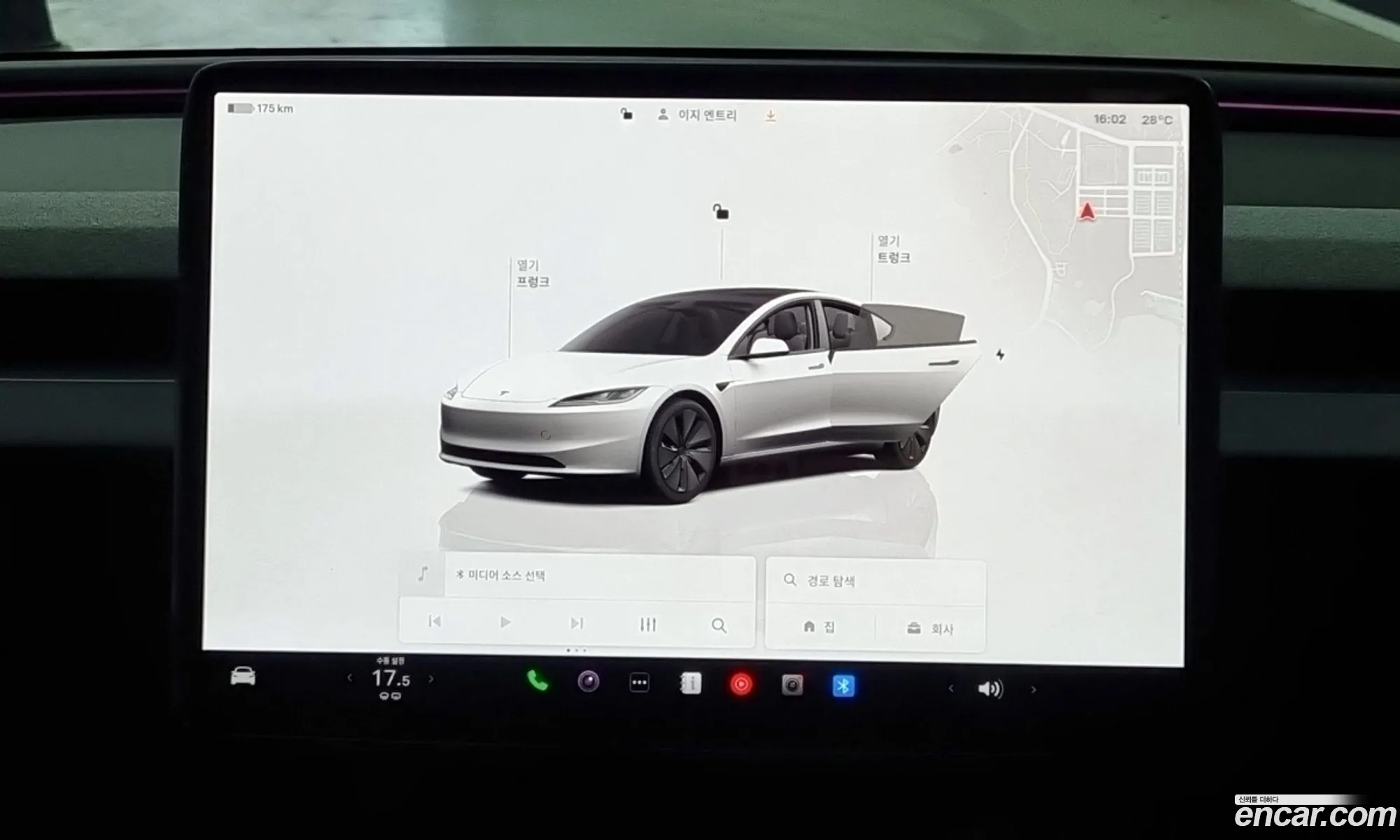 Tesla Model 3 2026 — 5
