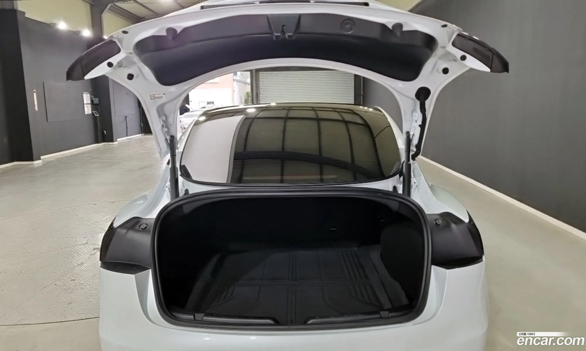 Tesla Model 3 2026 — 2