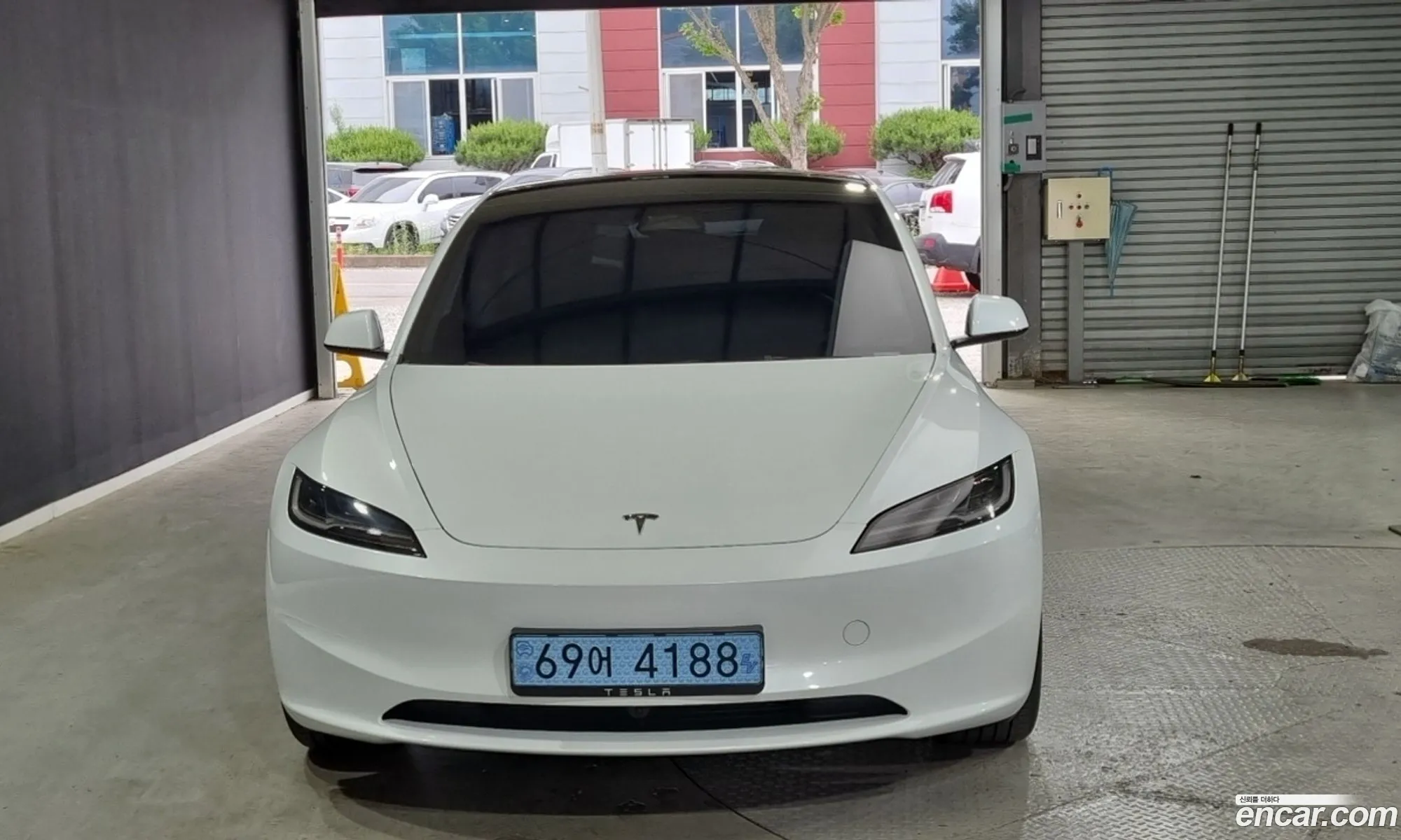 Tesla Model 3 2026 — 18
