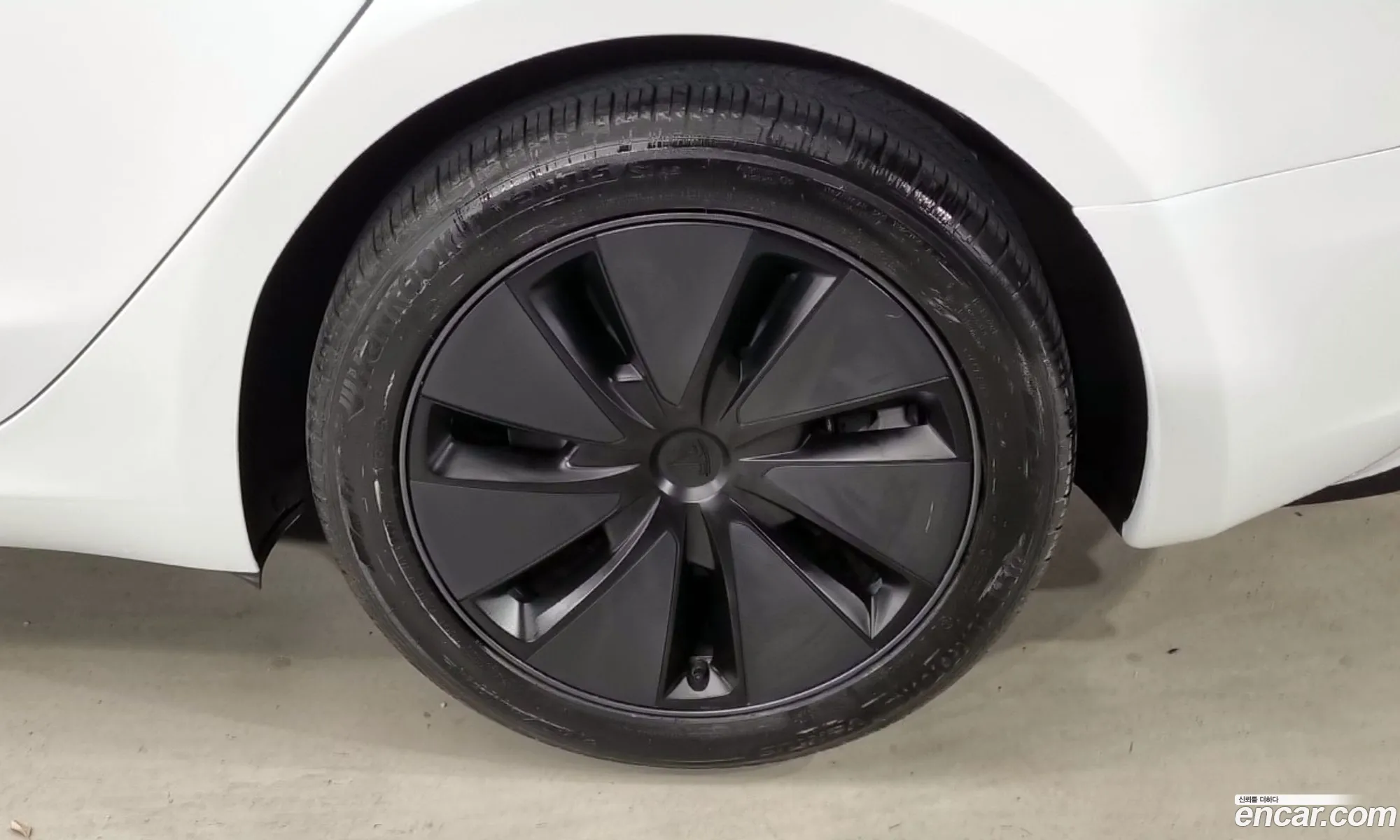 Tesla Model 3 2026 — 19