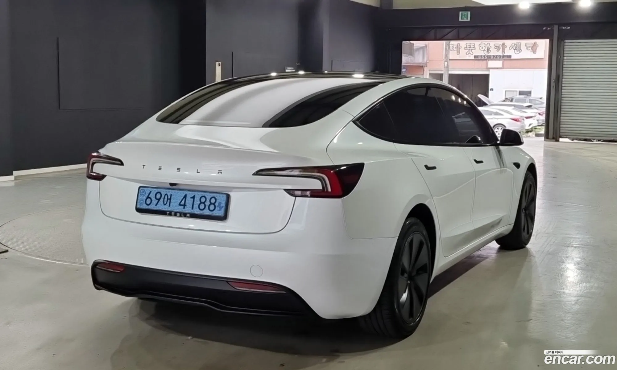 Tesla Model 3 2026 — 10