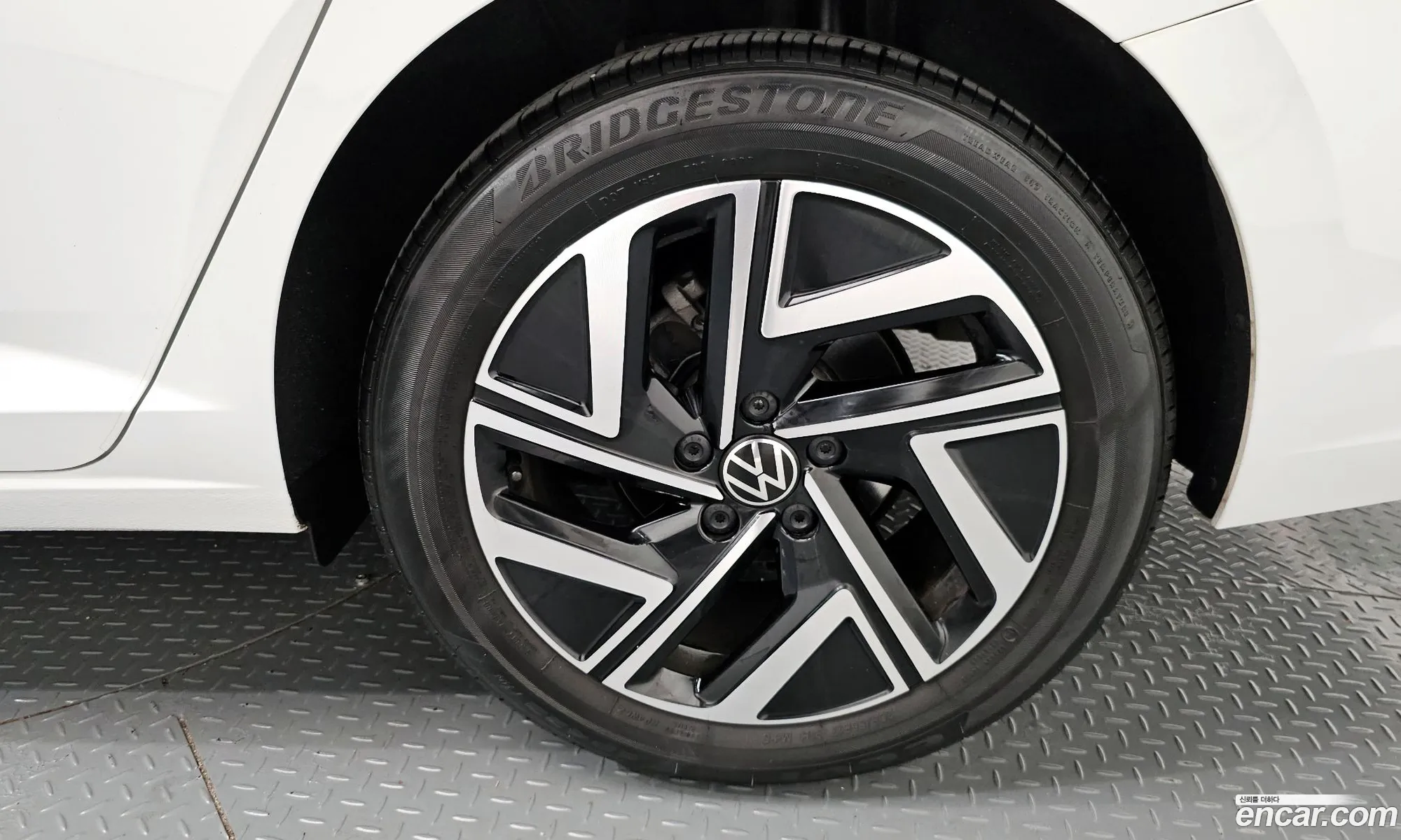 Volkswagen Jetta 7th Gen 2024 WVWZZZBU2RM030012 — 15