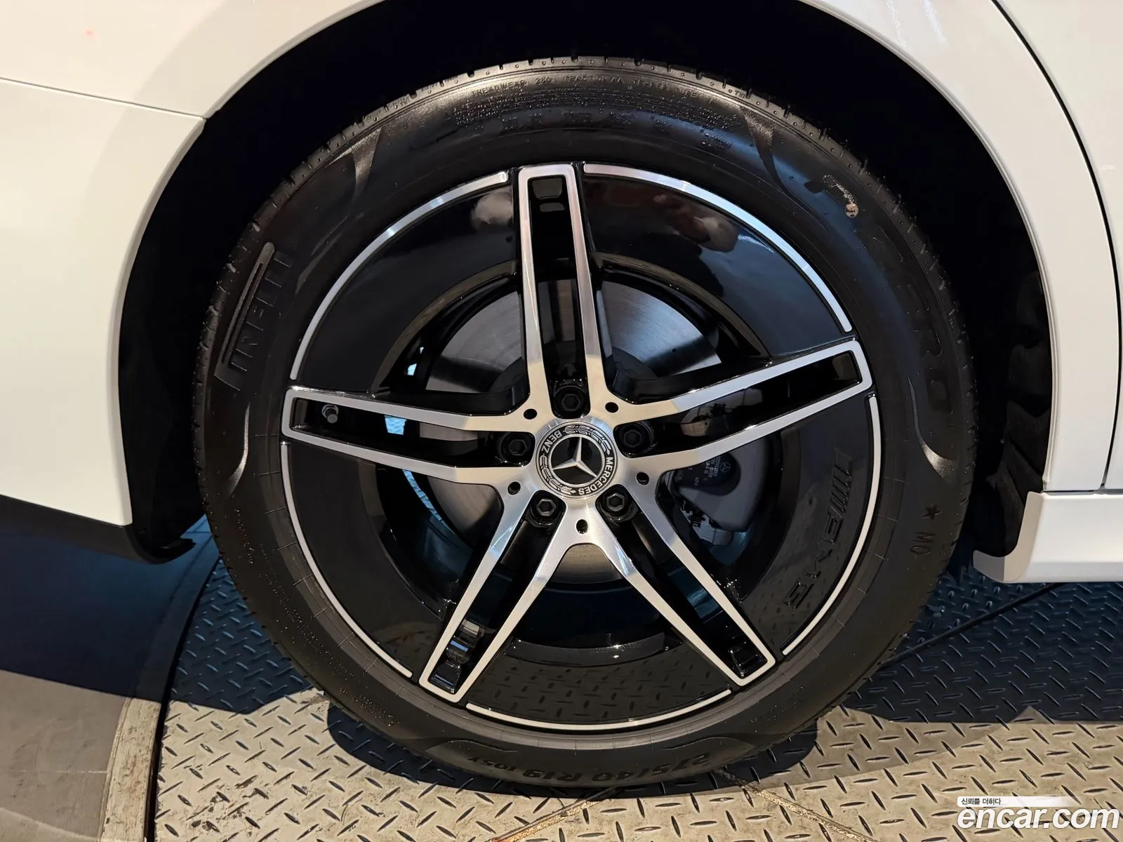 Mercedes-Benz E-Class W214 2026 — 7