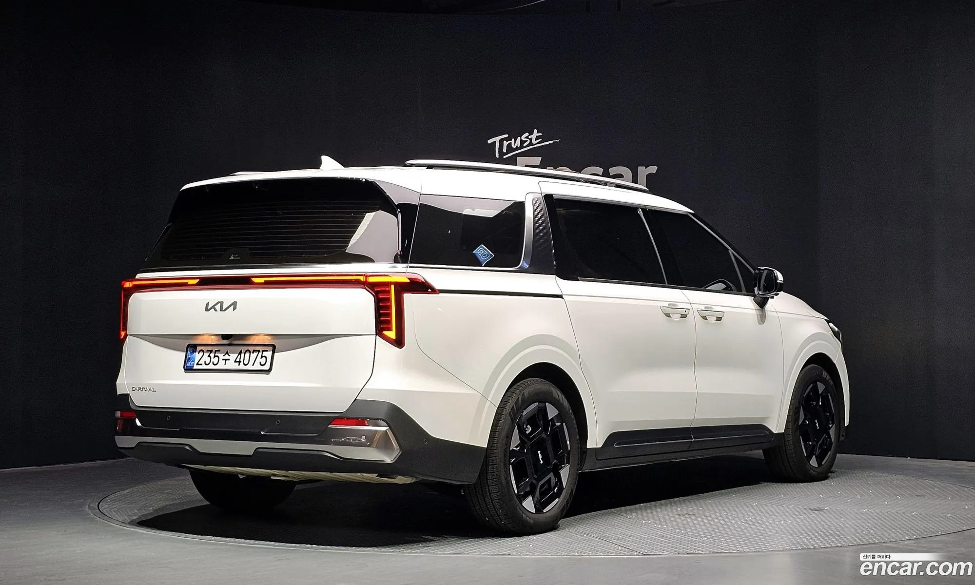 Kia Carnival 2024 KNANE81BBSS488201 — 4
