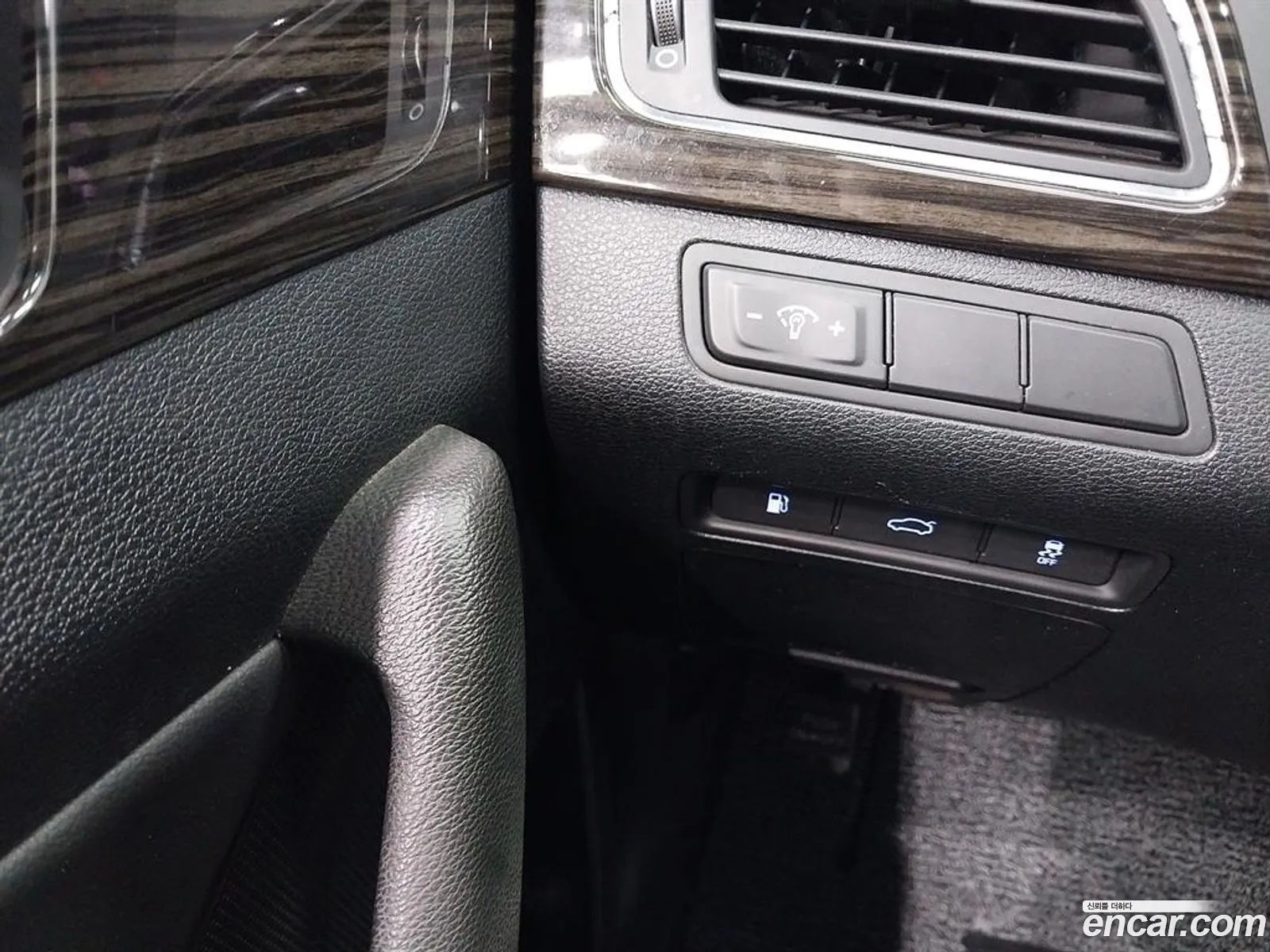 Hyundai LF Sonata 2015 — 19