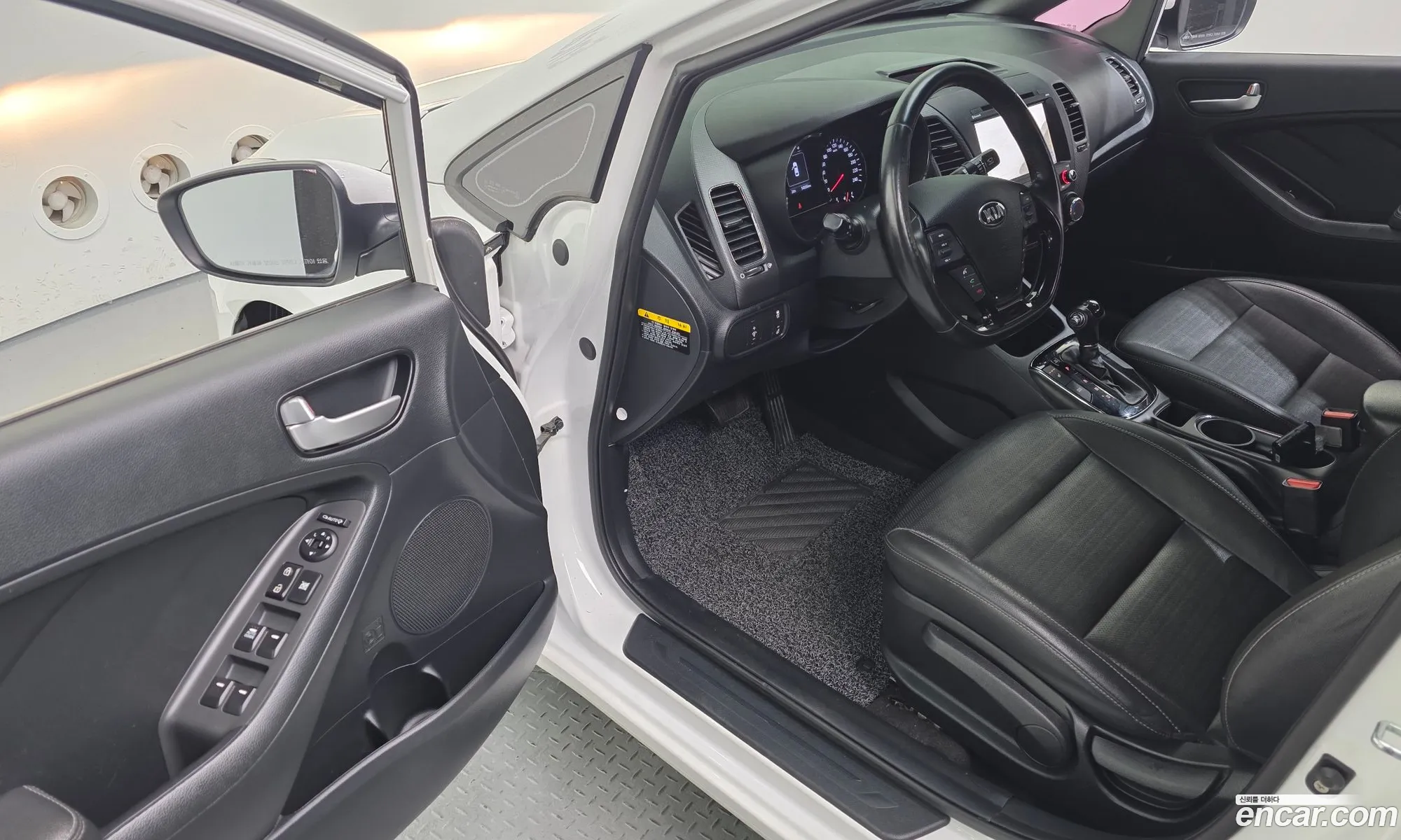 Kia K3 2017 KNAFK412BJA979706 — 18