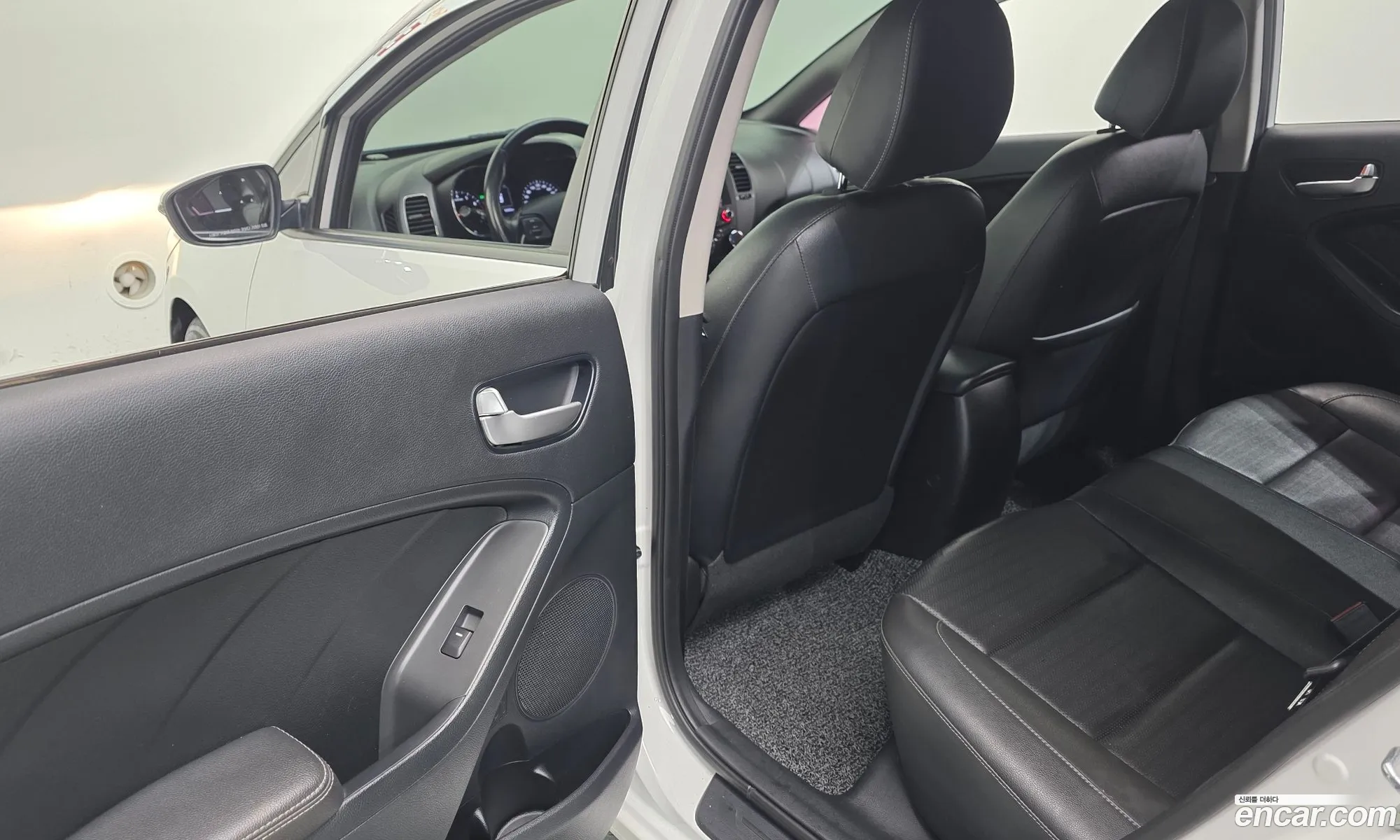 Kia K3 2017 KNAFK412BJA979706 — 4