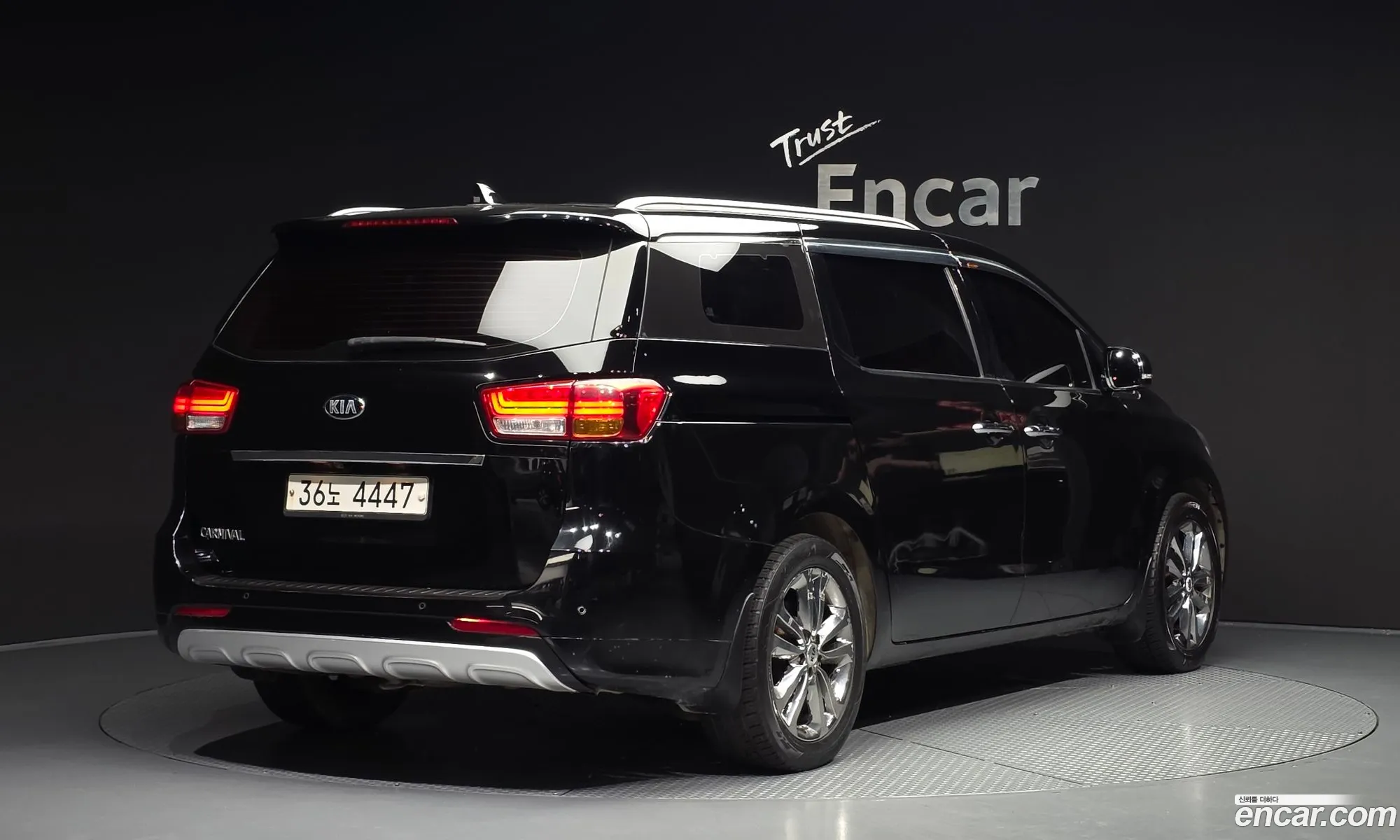 Kia Carnival 2017 — 18