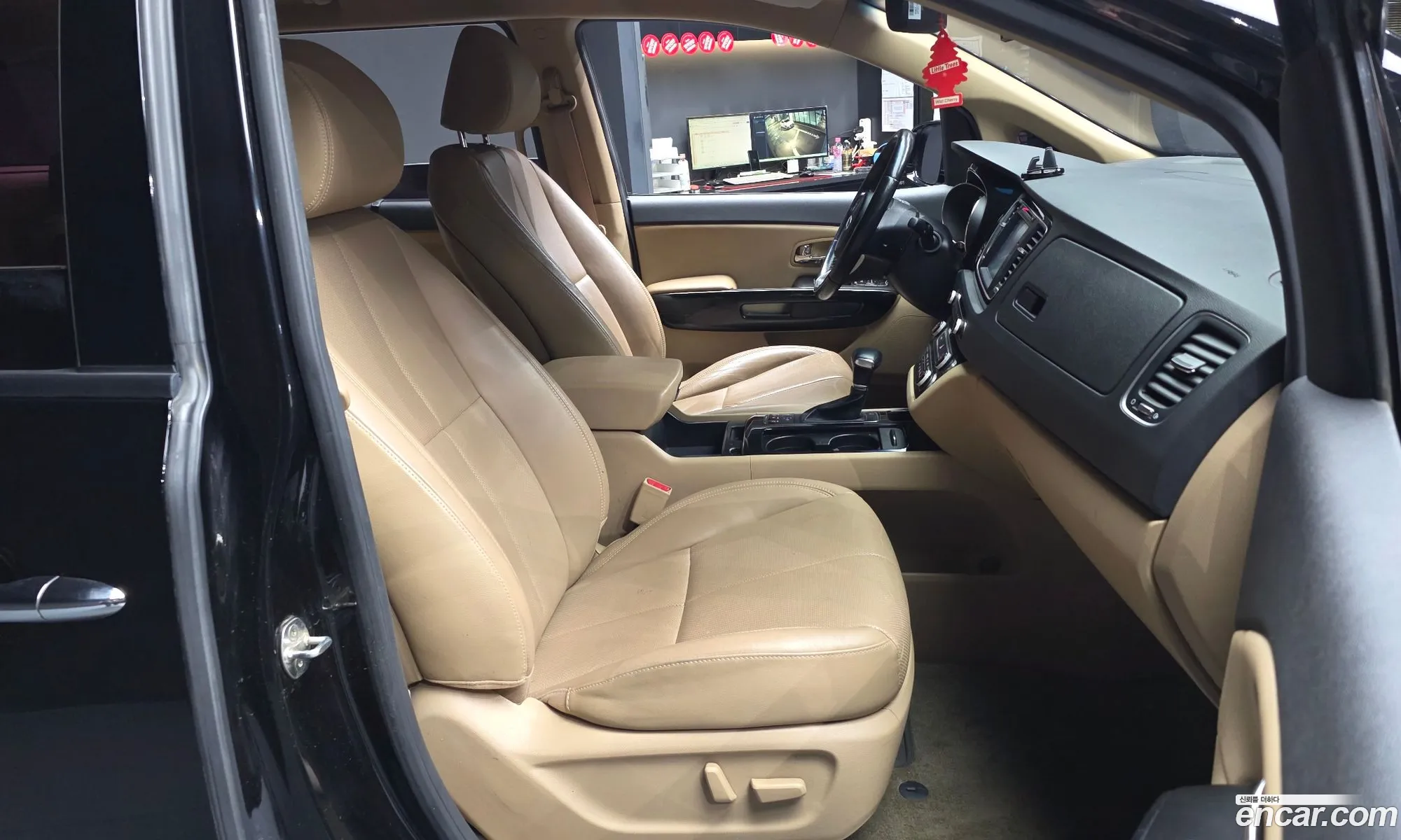 Kia Carnival 2017 — 24