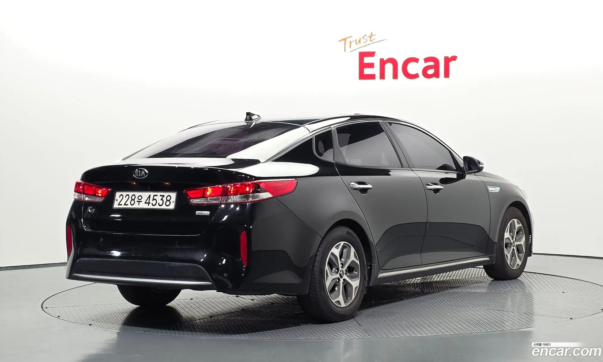 Kia K5 Hybrid 2019 — 17