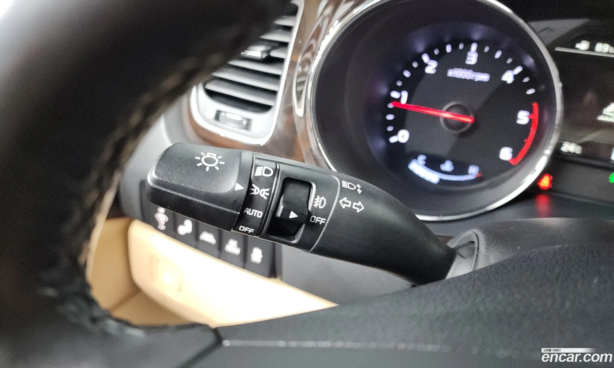 Kia Carnival 2018 KNAME81ABKS453177 — 4