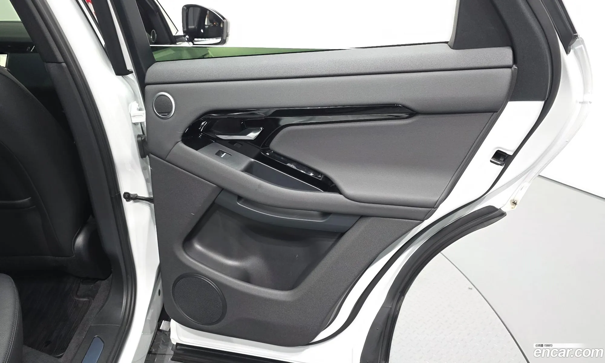 Land Rover Range Rover Evoque 2025 — 17