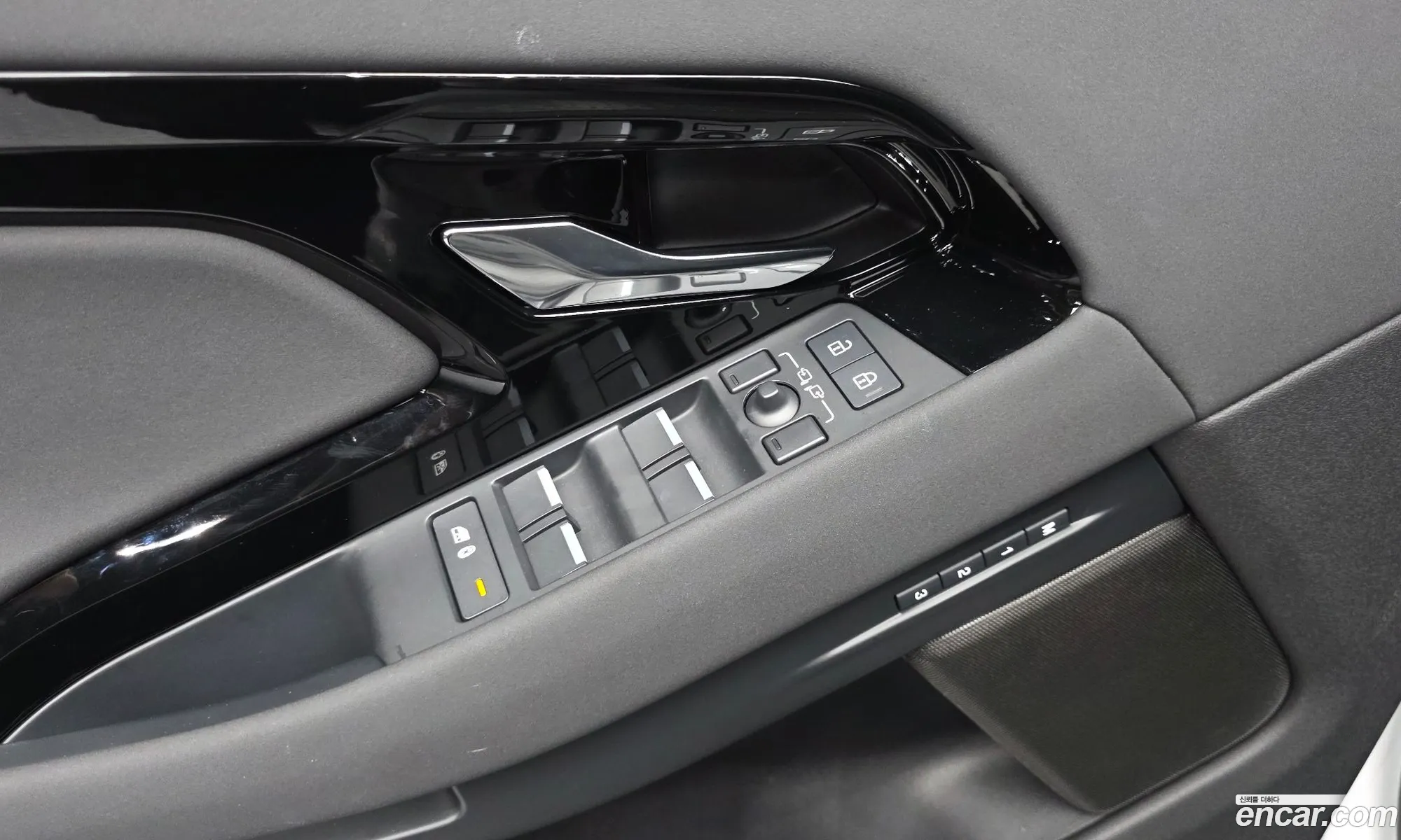 Land Rover Range Rover Evoque 2025 — 18
