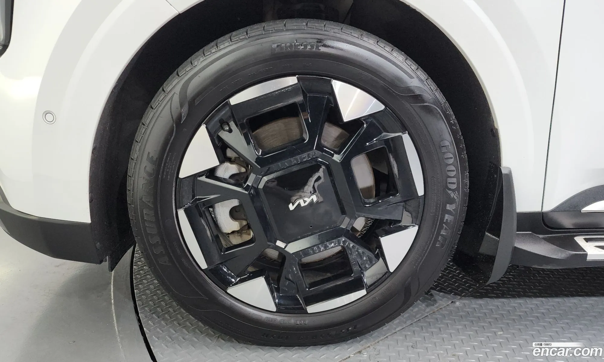 Kia Carnival 2024 KNANC81BBSS451217 — 4