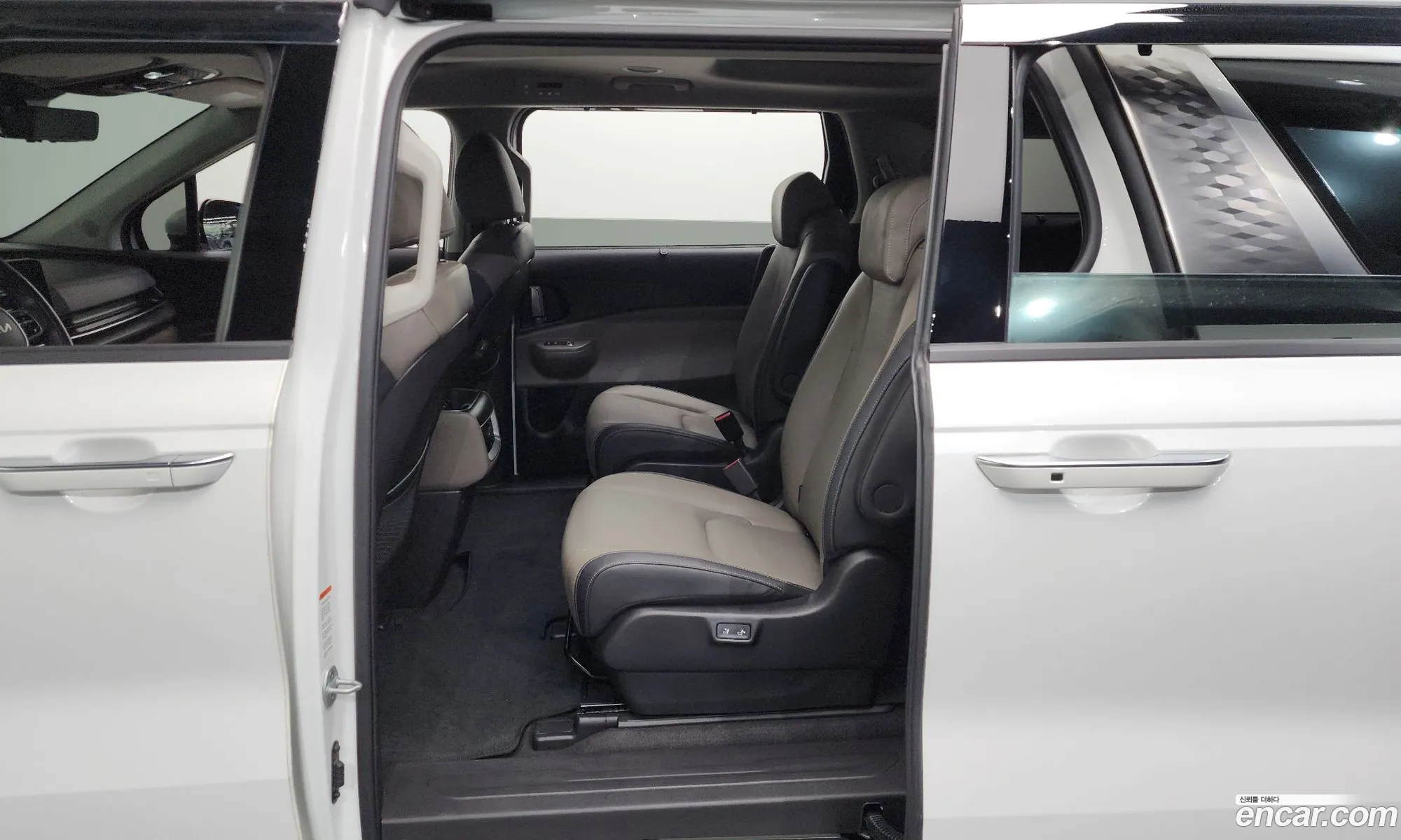 Kia Carnival 2024 KNANC81BBSS451217 — 12