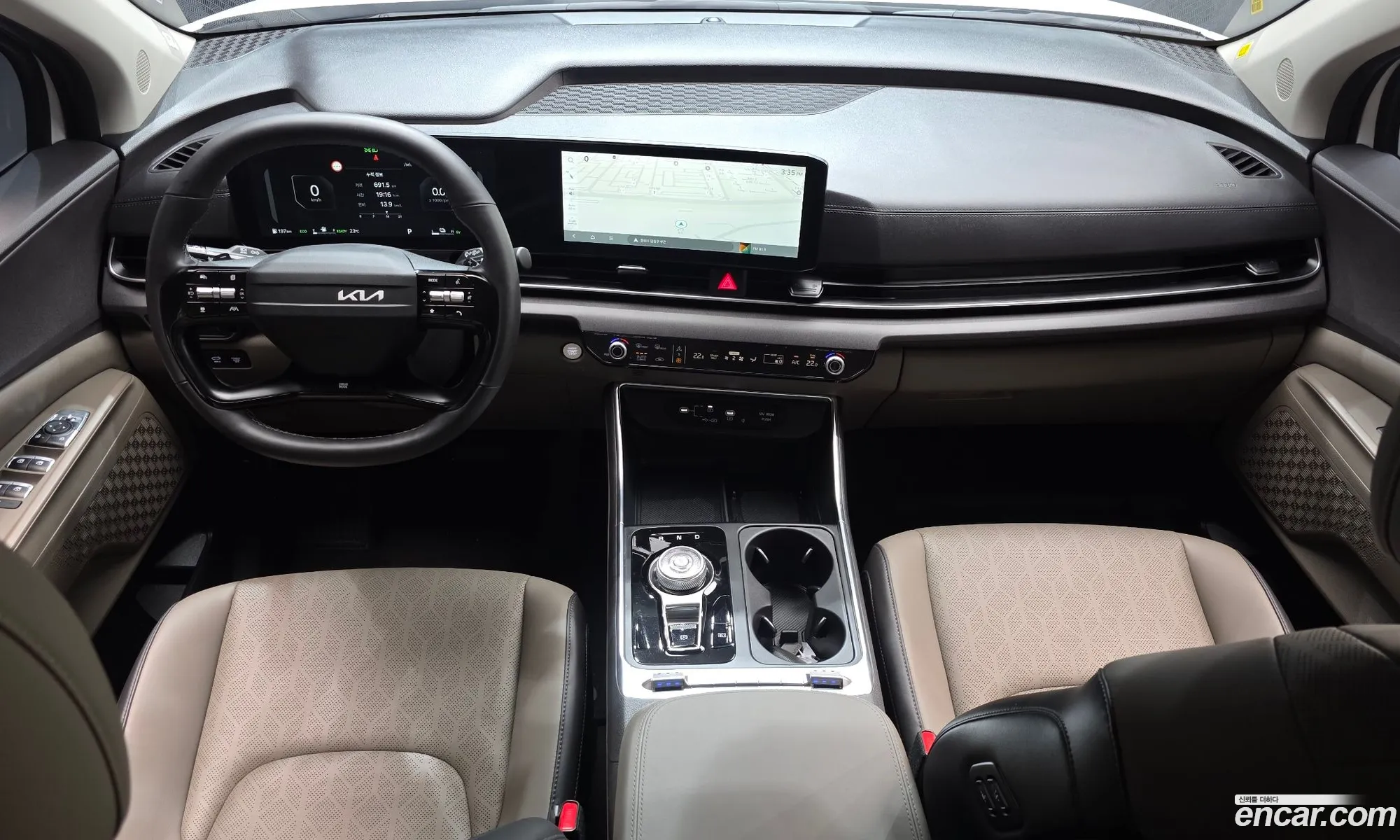 Kia Carnival 2025 KNANC81ABSS104361 — 18