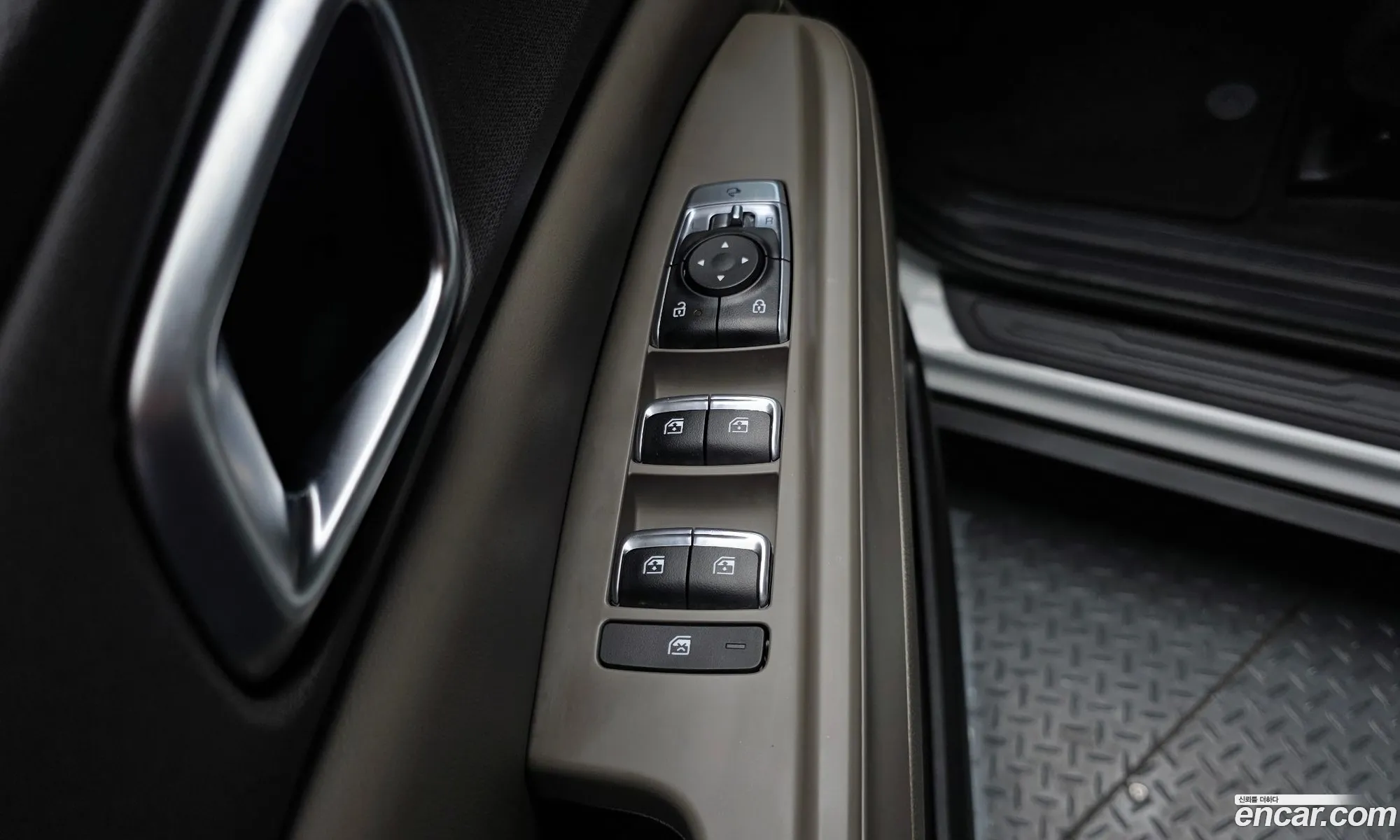 Kia Carnival 2025 KNANC81ABSS104361 — 9