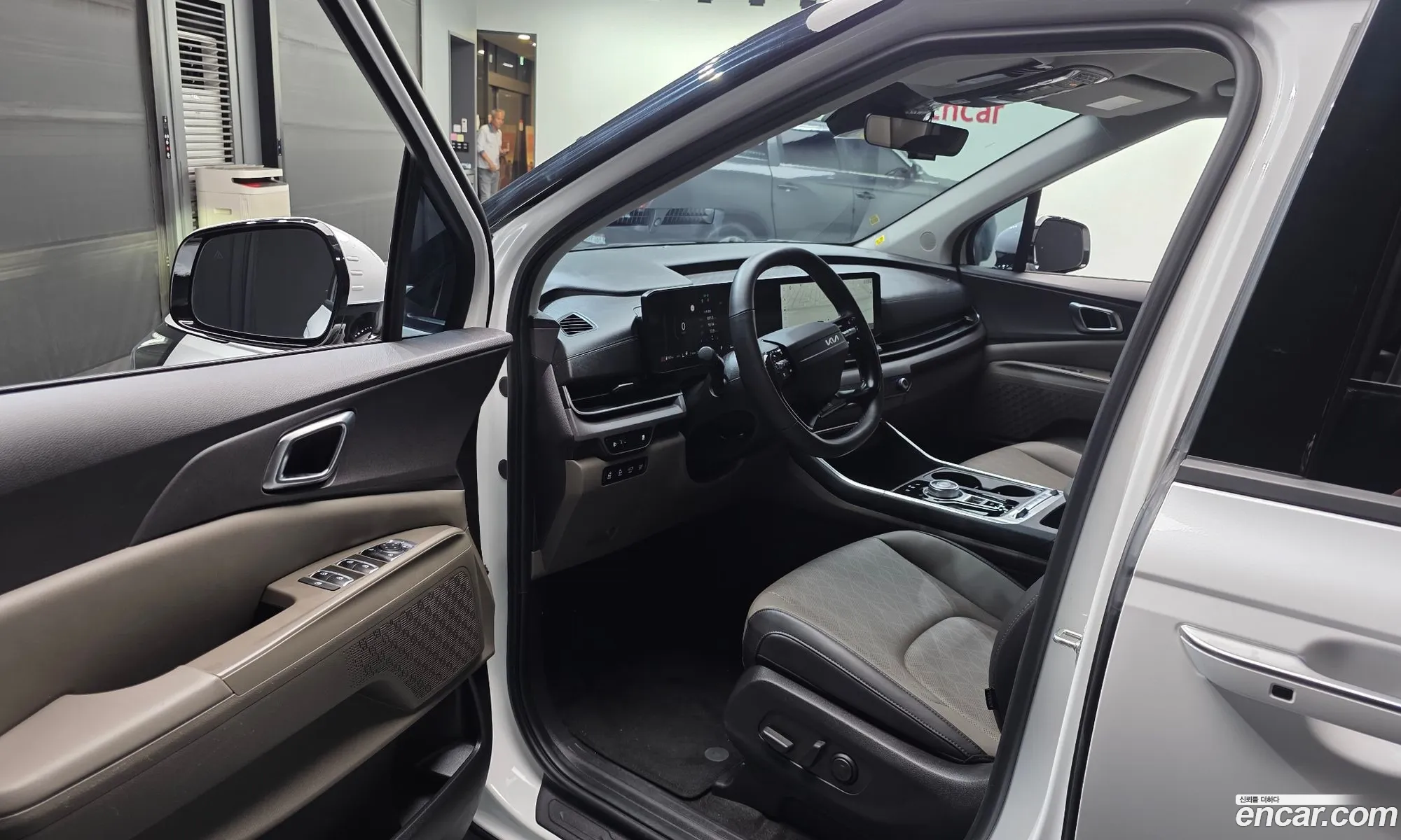 Kia Carnival 2025 KNANC81ABSS104361 — 20