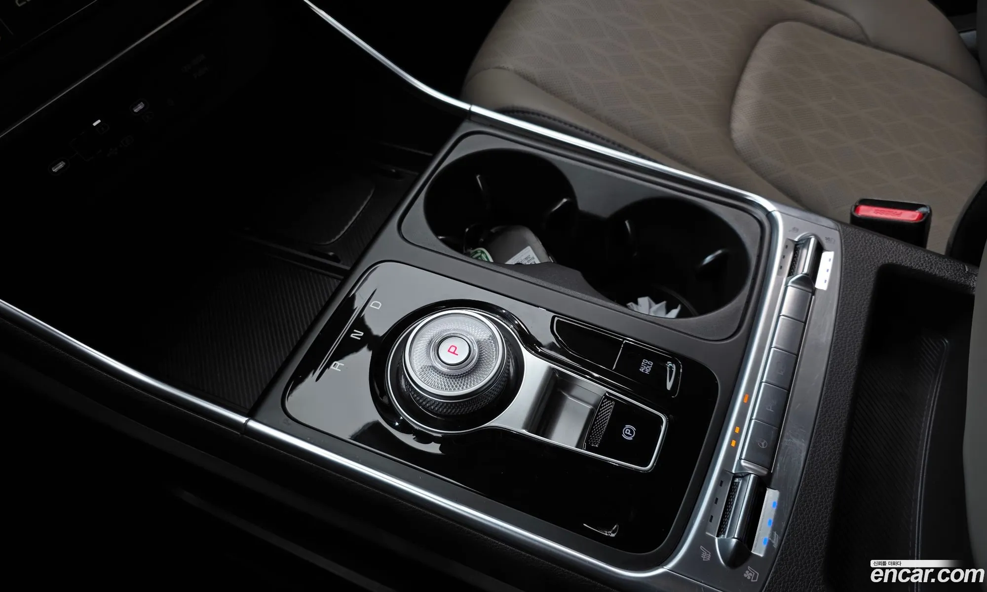Kia Carnival 2025 KNANC81ABSS104361 — 3