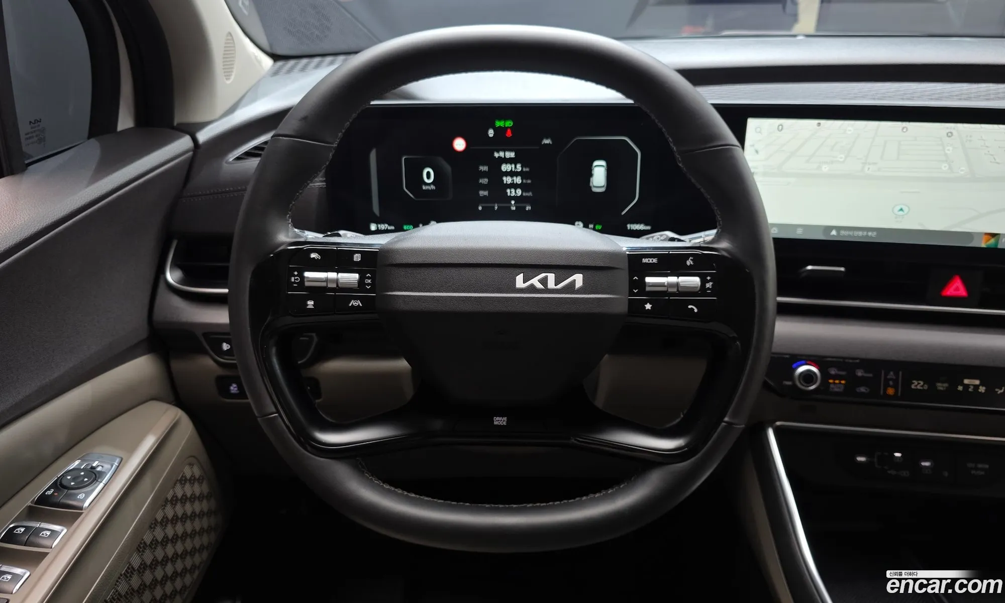 Kia Carnival 2025 KNANC81ABSS104361 — 14