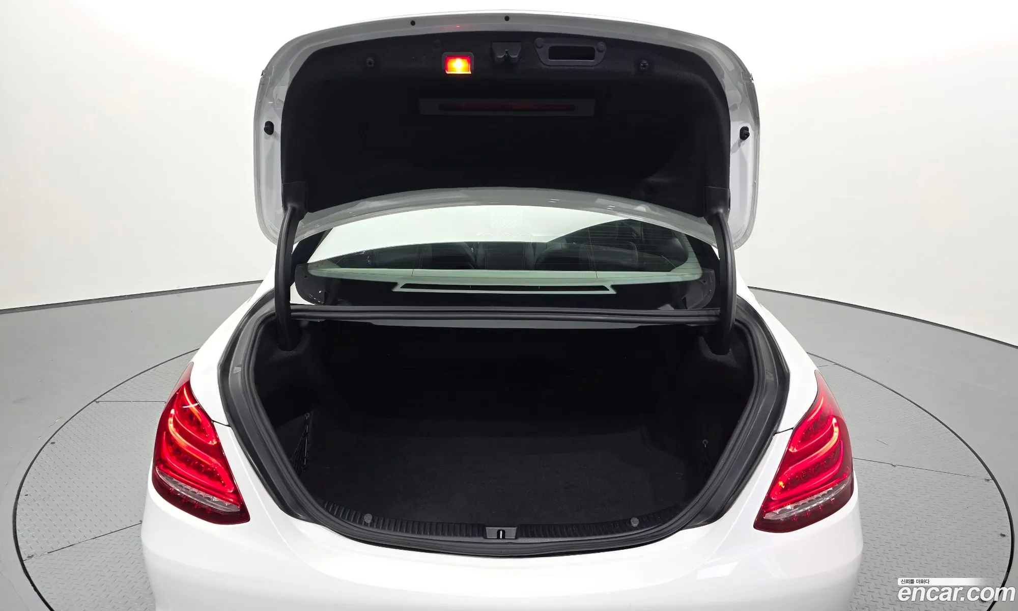 Mercedes-Benz C-Class W205 2016 — 14