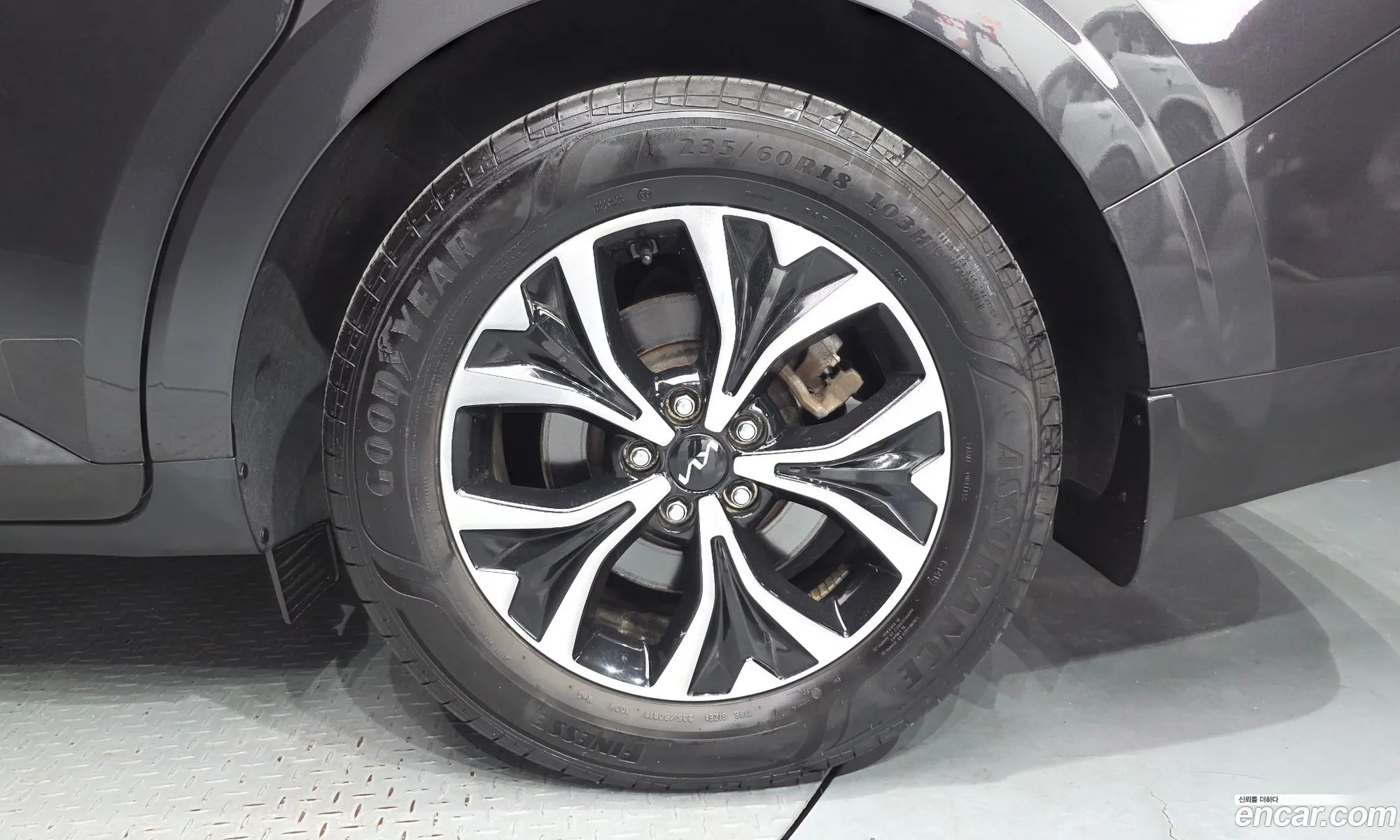 Kia Carnival 2023 KNHNB37BBPS310432 — 4