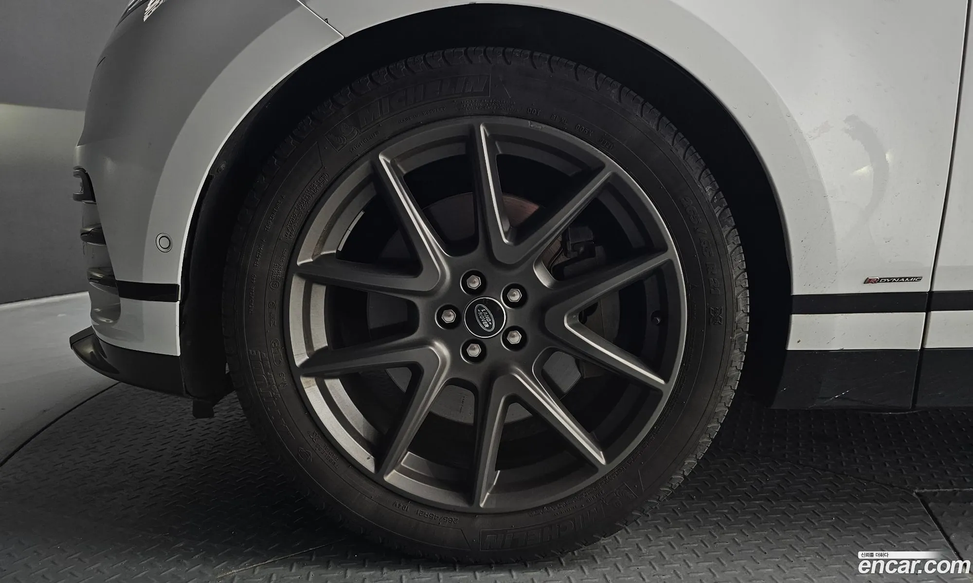 Land Rover Range Rover Velar 2021 SALYA2BU2MA320943 — 3