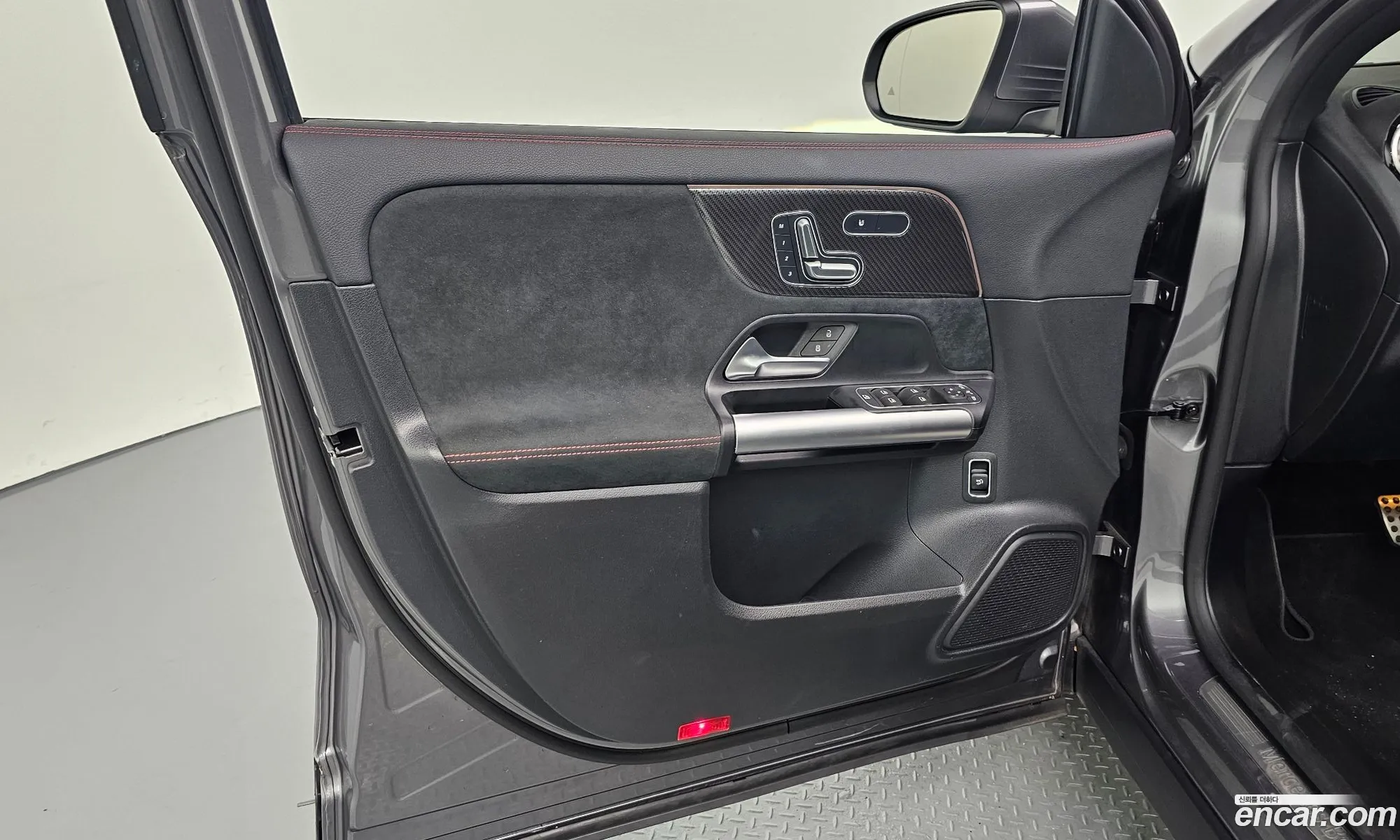 Mercedes-Benz GLA-Class H247 2023 — 11