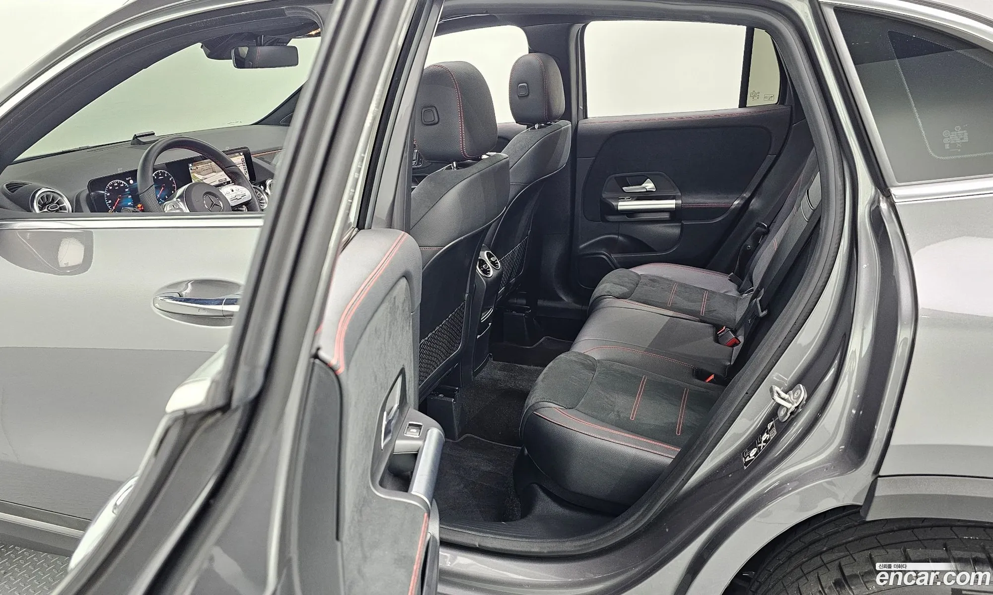 Mercedes-Benz GLA-Class H247 2023 — 25