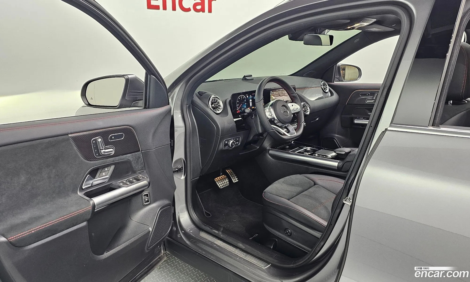 Mercedes-Benz GLA-Class H247 2023 — 27