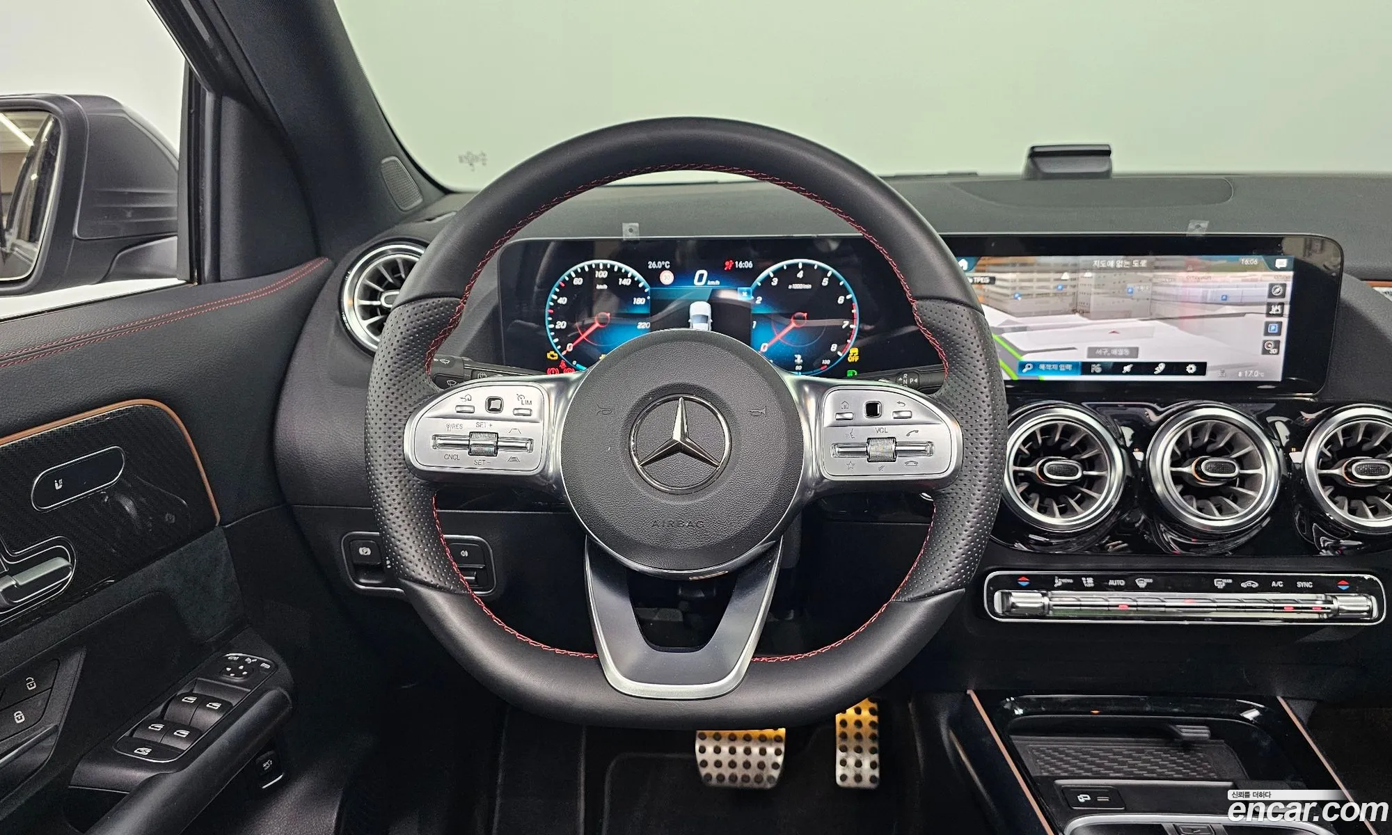 Mercedes-Benz GLA-Class H247 2023 — 28