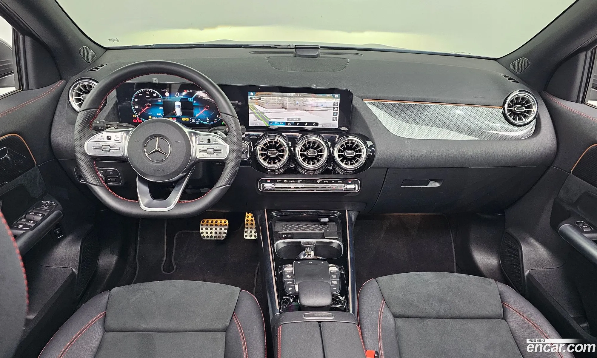 Mercedes-Benz GLA-Class H247 2023 — 26