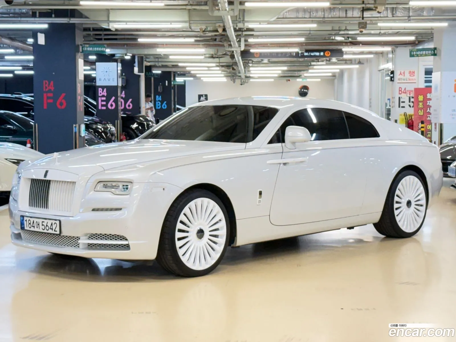 Rolls-Royce Wraith 2016 — 16
